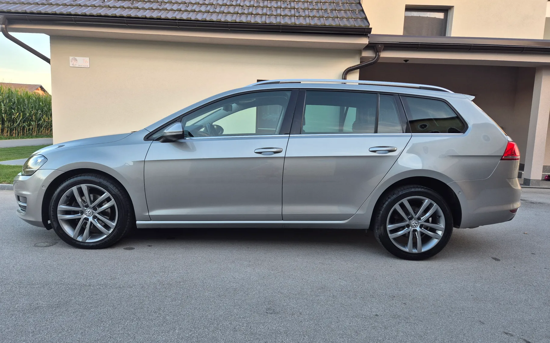 Zunanja slika - Volkswagen Golf - 4motion 2.0 TDI BMT Highline - 3