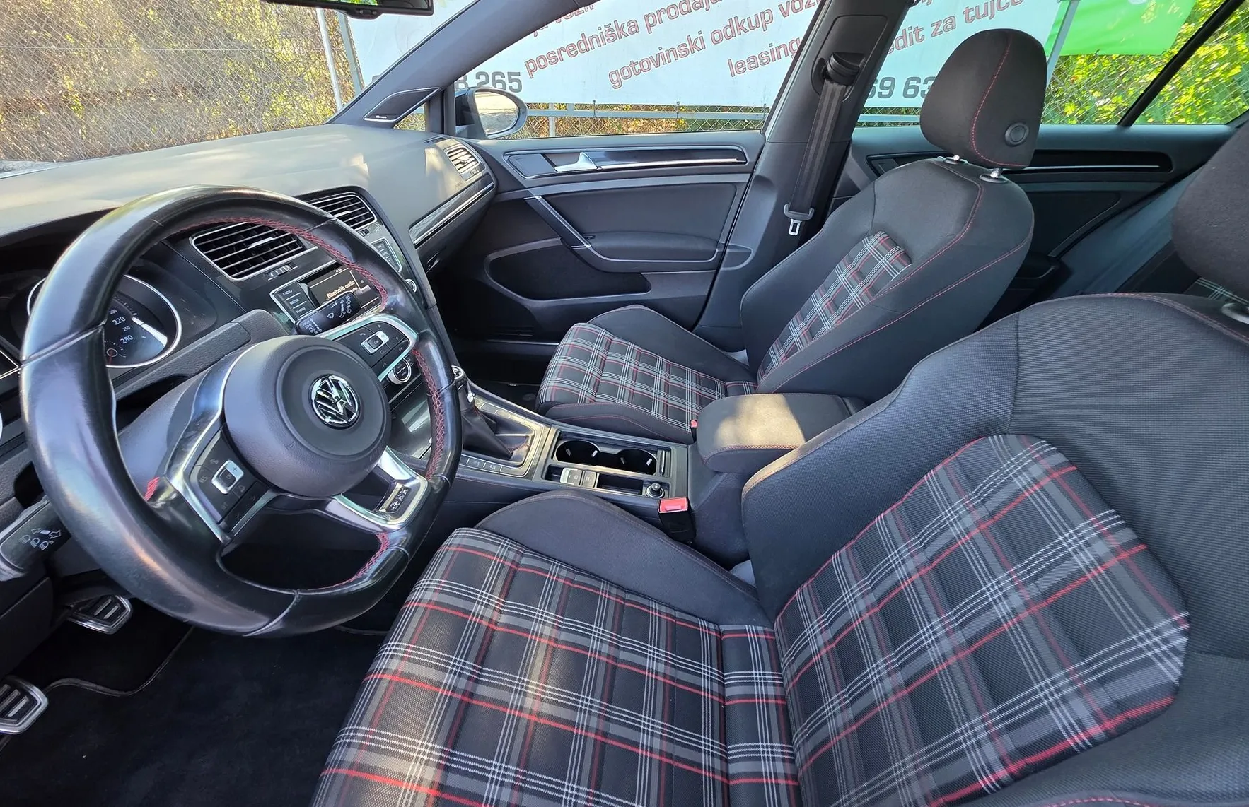 Zunanja slika - Volkswagen Golf - 2.0 GTI BMT LED-ŠIBEDAH-GRETJE SEDEŽEV-ALU - 10