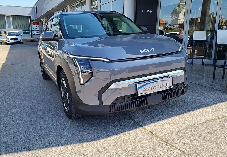 Zunanja slika - KIA EV3 - 58.3 kWh baterija. 150 kW  204 KM  Star - 2
