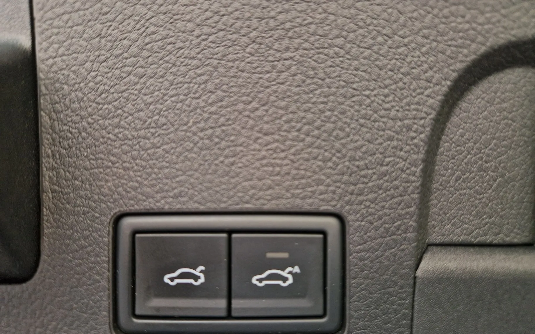 Notranja slika - VW Arteon - 2.0TDI-DSG-VIRTUAL-PANORAMA-KAMERA-19COL-2XLED-A.. - 12