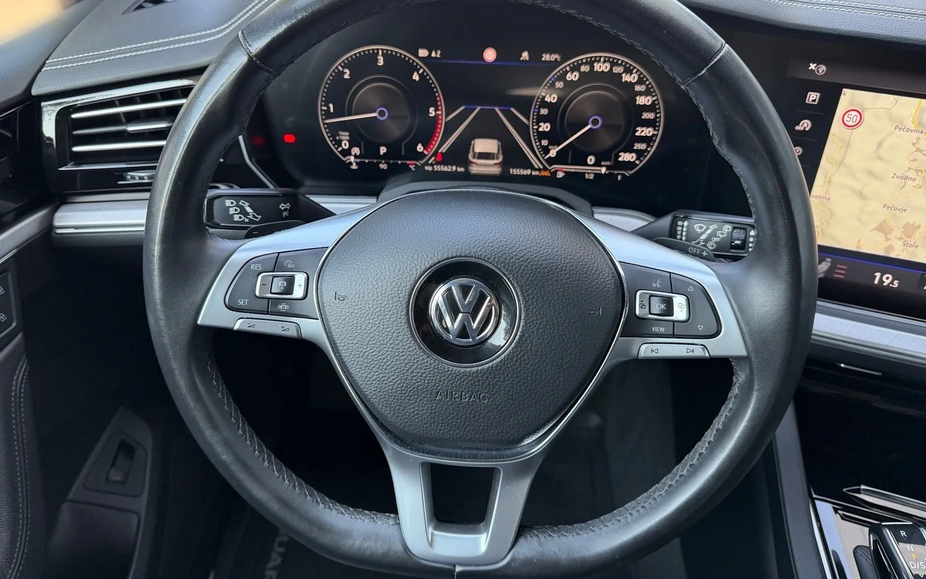 Notranja slika - Volkswagen Touareg - 4motion V6 TDI BMT Tiptronic-Panorama-Zračno-21COL - 8
