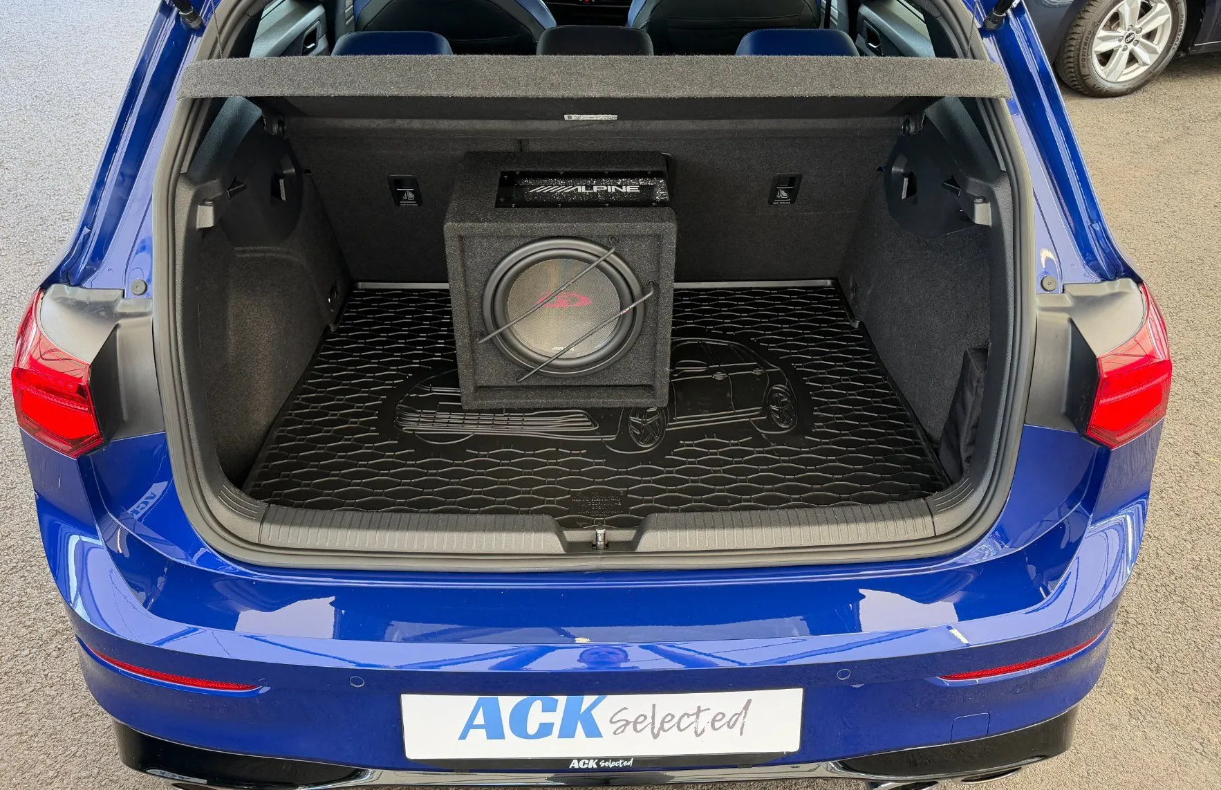 Zunanja slika - Volkswagen Golf - R 2.0 TSI 4M DSG -SLO-PANO-USNJE-R PERFORMANCE - 11