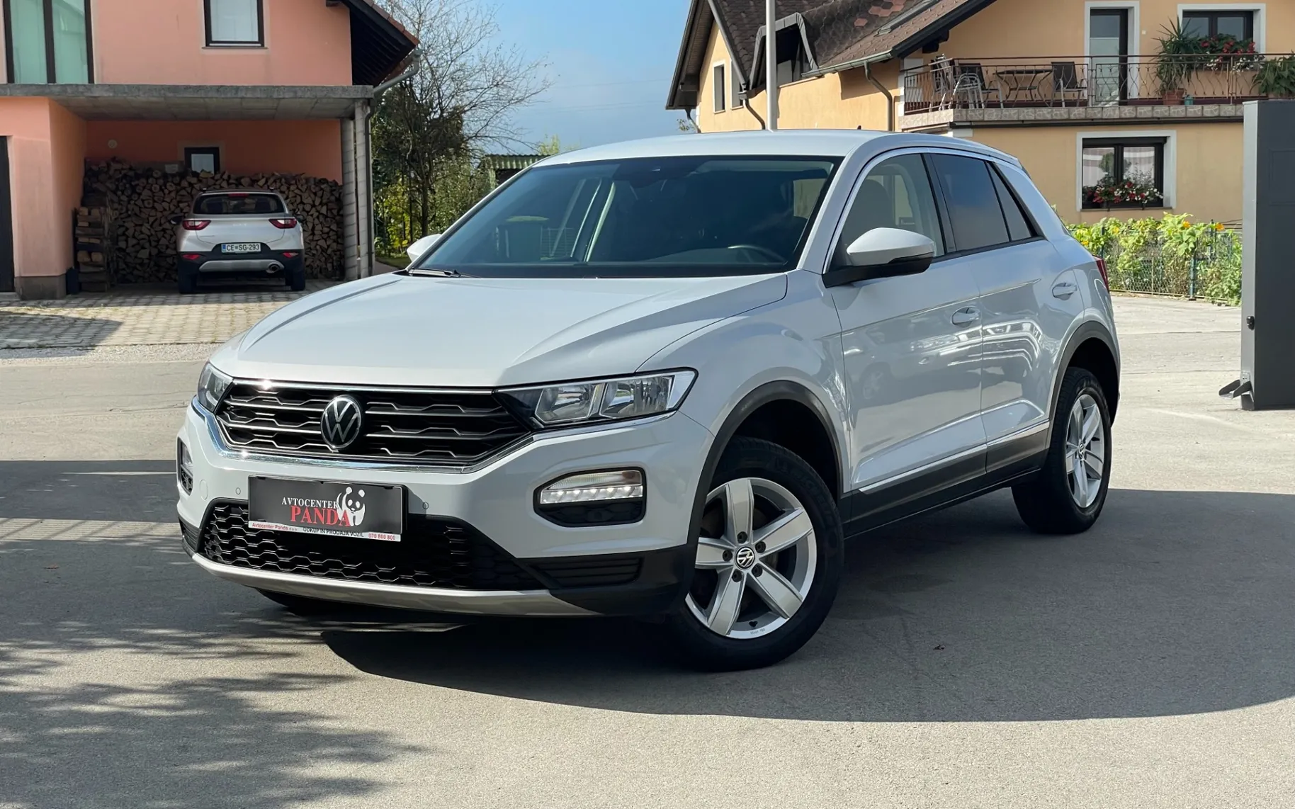 Zunanja slika - Volkswagen T-Roc - 2.0 TDI Sport+1.LASTNIK+ALU+ACC+NAVI+PDC+ODLIČEN. - 1