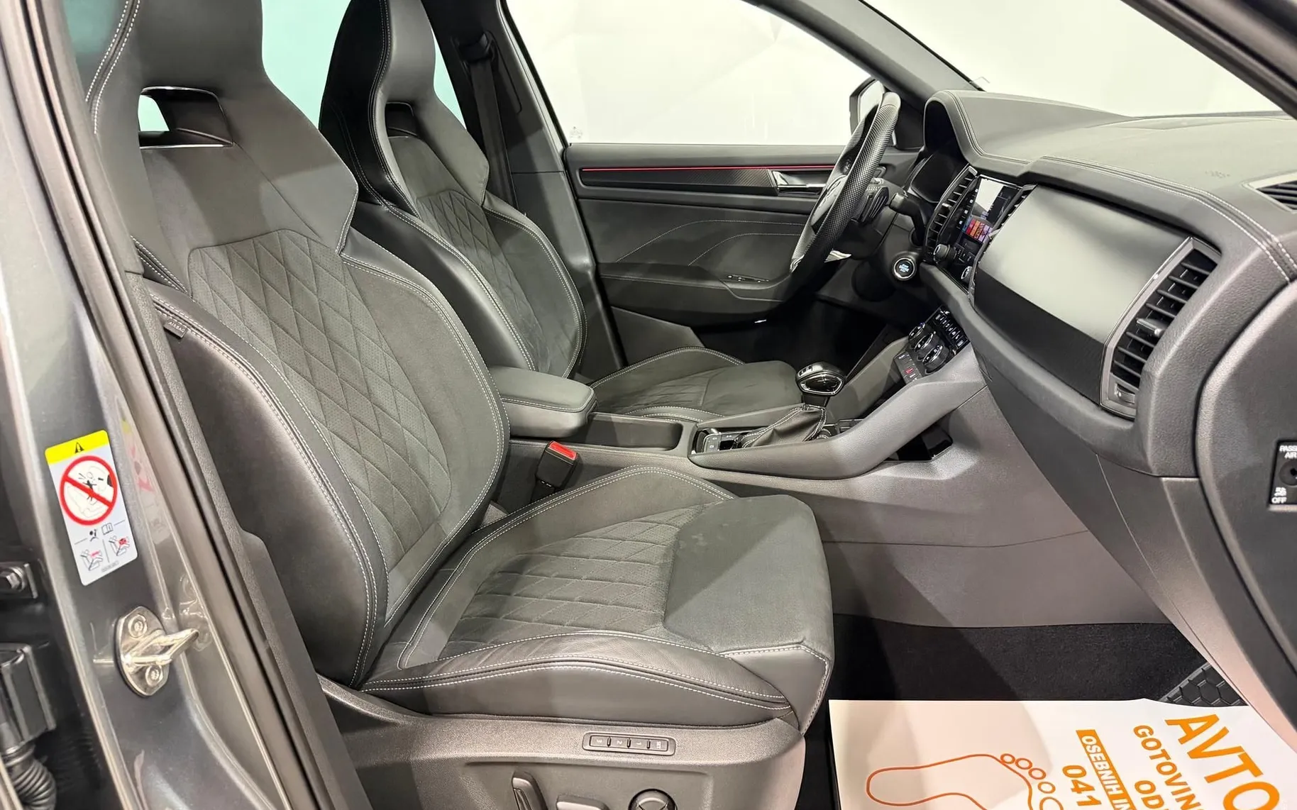 Notranja slika - Škoda Kodiaq - 2.0 TDI-4X4-SPORTLINE-DSG-ACC-VIRTUAL-KAMERA-NAVI - 12