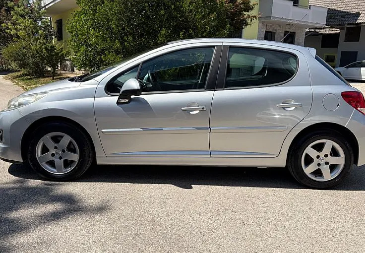 Zunanja slika - Peugeot 207 - Premium 1.4 16V - 1. LASTNICA - 8