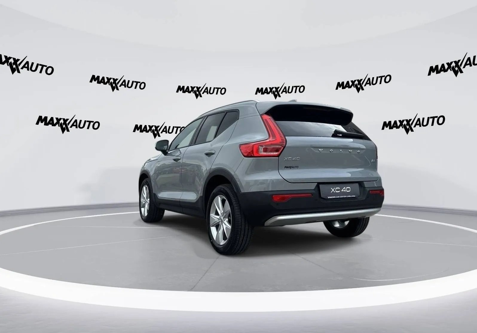 Notranja slika - Volvo XC40 - B3P Core Avt - 12
