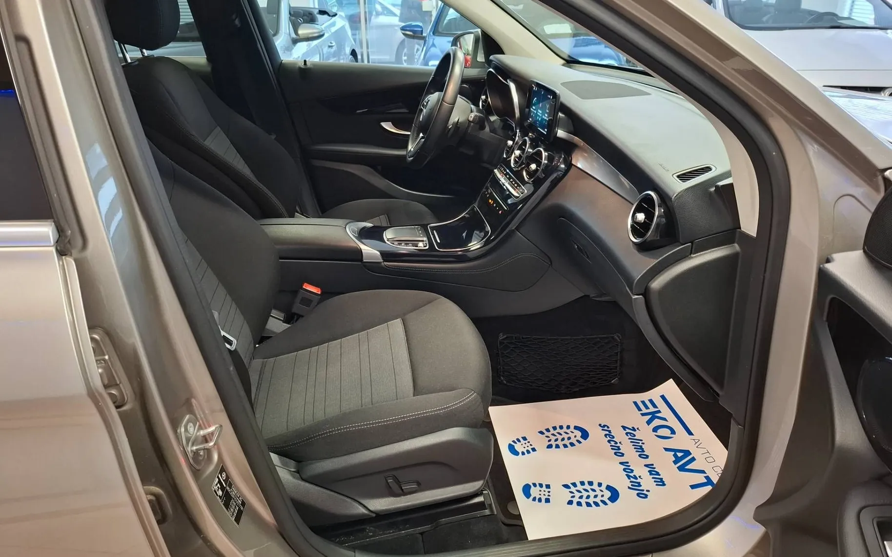 Notranja slika - Mercedes-Benz GLC-Razred - GLC 220 d 4 MATIC SAMO99000KM-NAVI-KAMERA-ACC-PDC. - 8