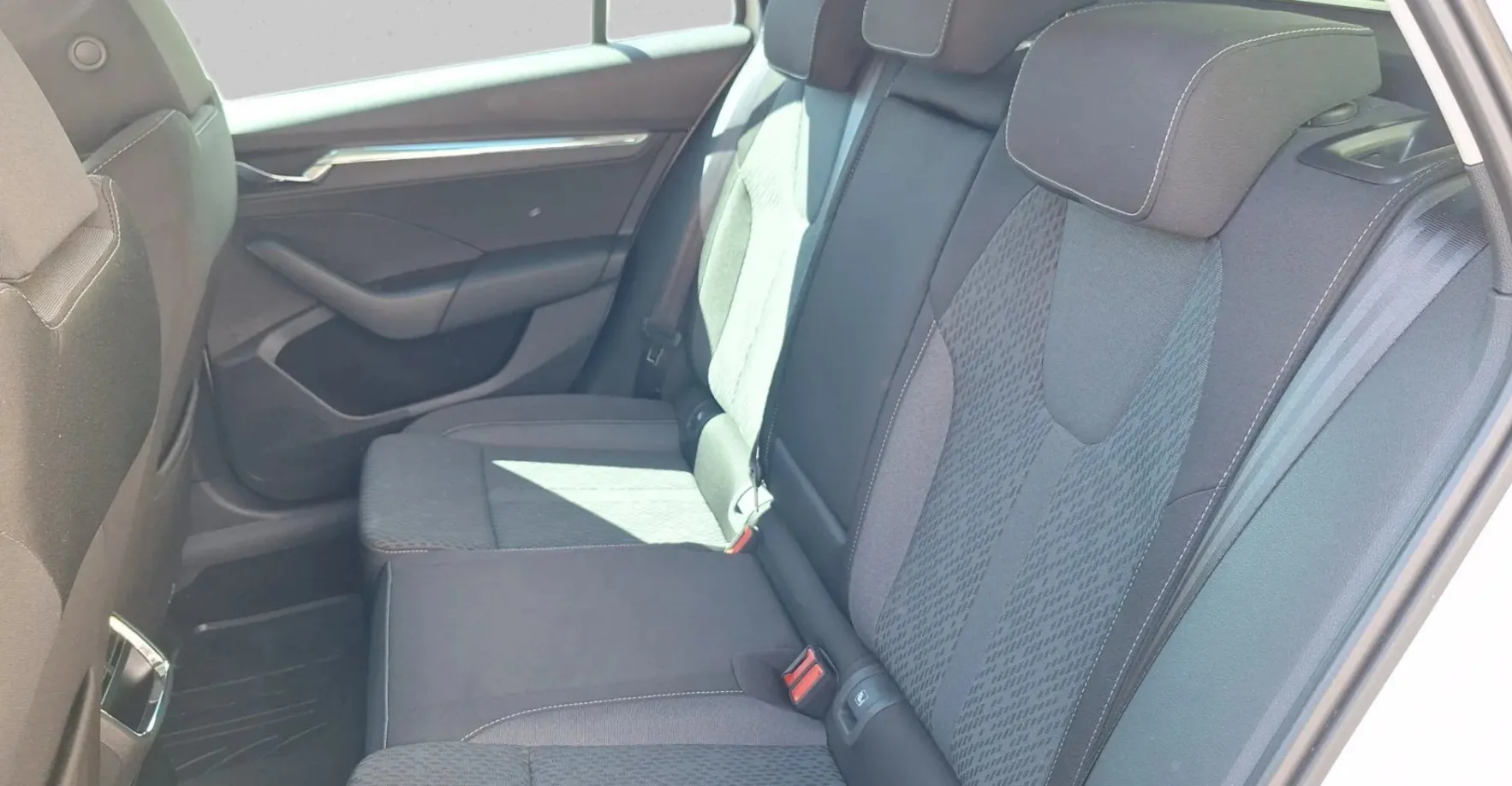 Zunanja slika - Škoda Octavia - Combi 2.0 TDI Style DSG - 15