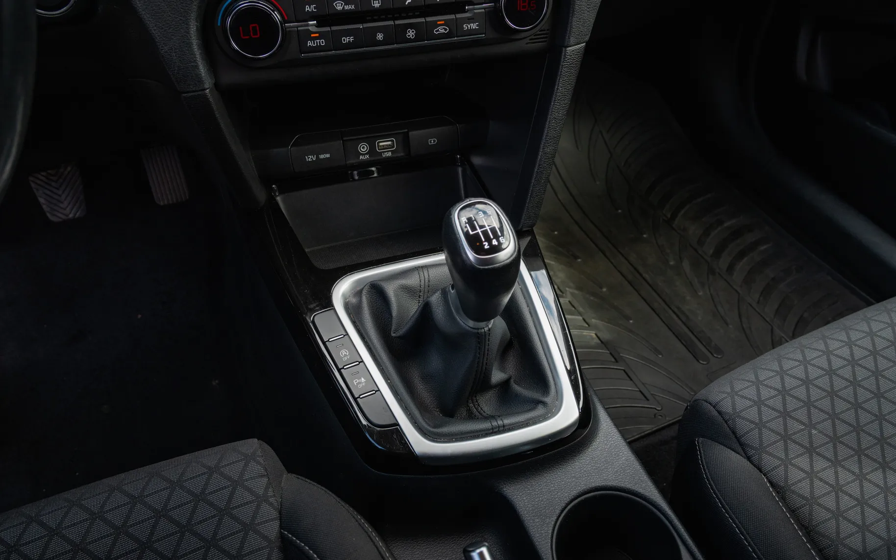 Notranja slika - KIA Ceed - 1,0 T-GDI GT-Line ISG - 13