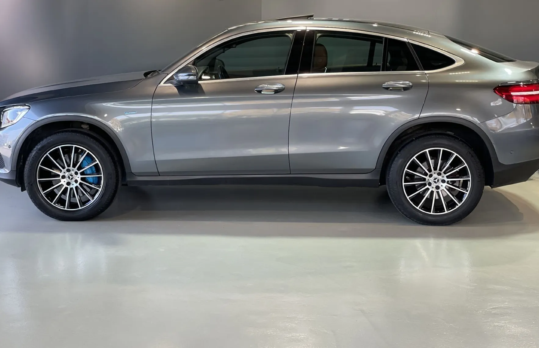 Zunanja slika - Mercedes-Benz GLC-Razred - GLC coupe GLC350e-4MATIC-360KAMERA-EXCLUSIVE-PANO-USNJE-LED - 4