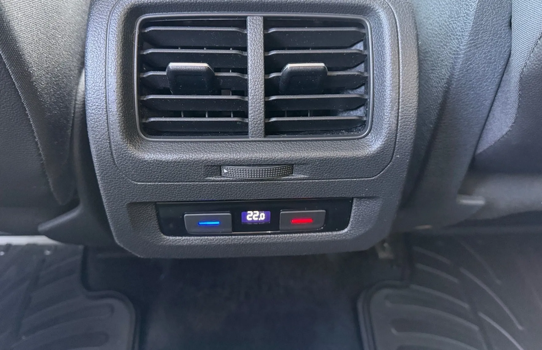 Zunanja slika - VW Touran - 2.0 TDI BMT Highline 110  150 -SLO-High LED-Masa - 14