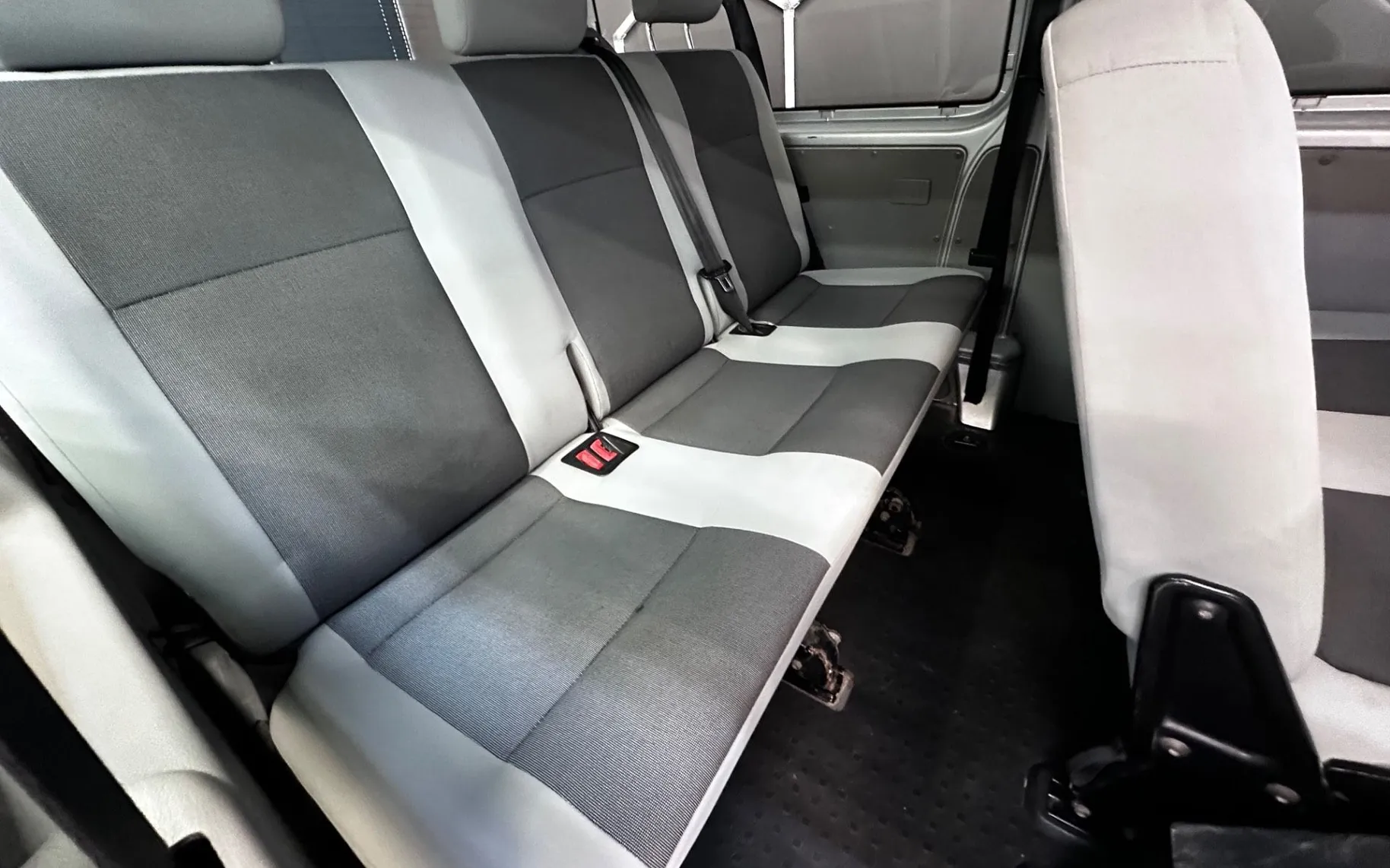 Notranja slika - Volkswagen Transporter - 2.0 TDI 9 SEDEŽEV... - 12