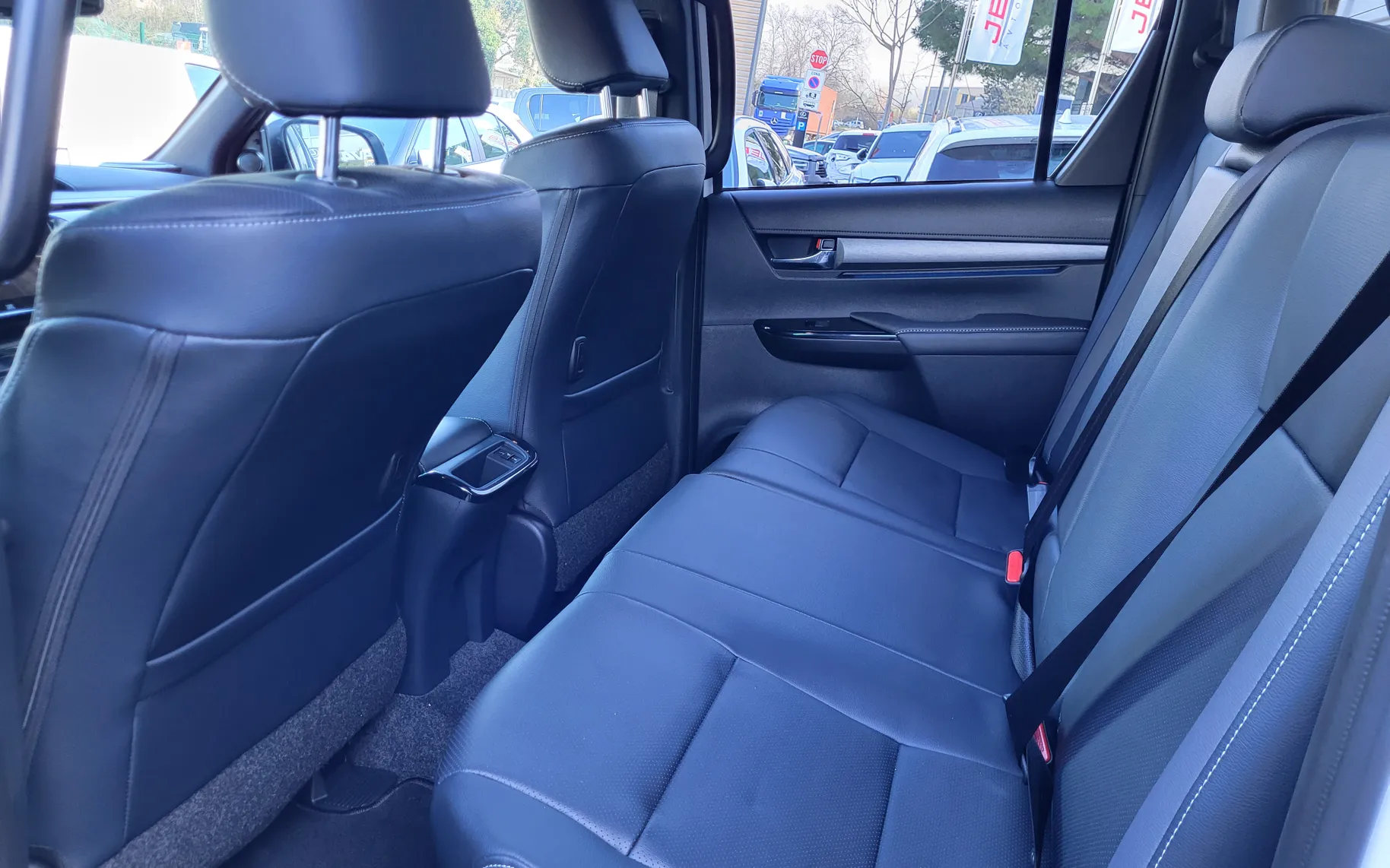 Zunanja slika - Toyota Hilux - 2.8 D-4D Invincible Automatic - 6