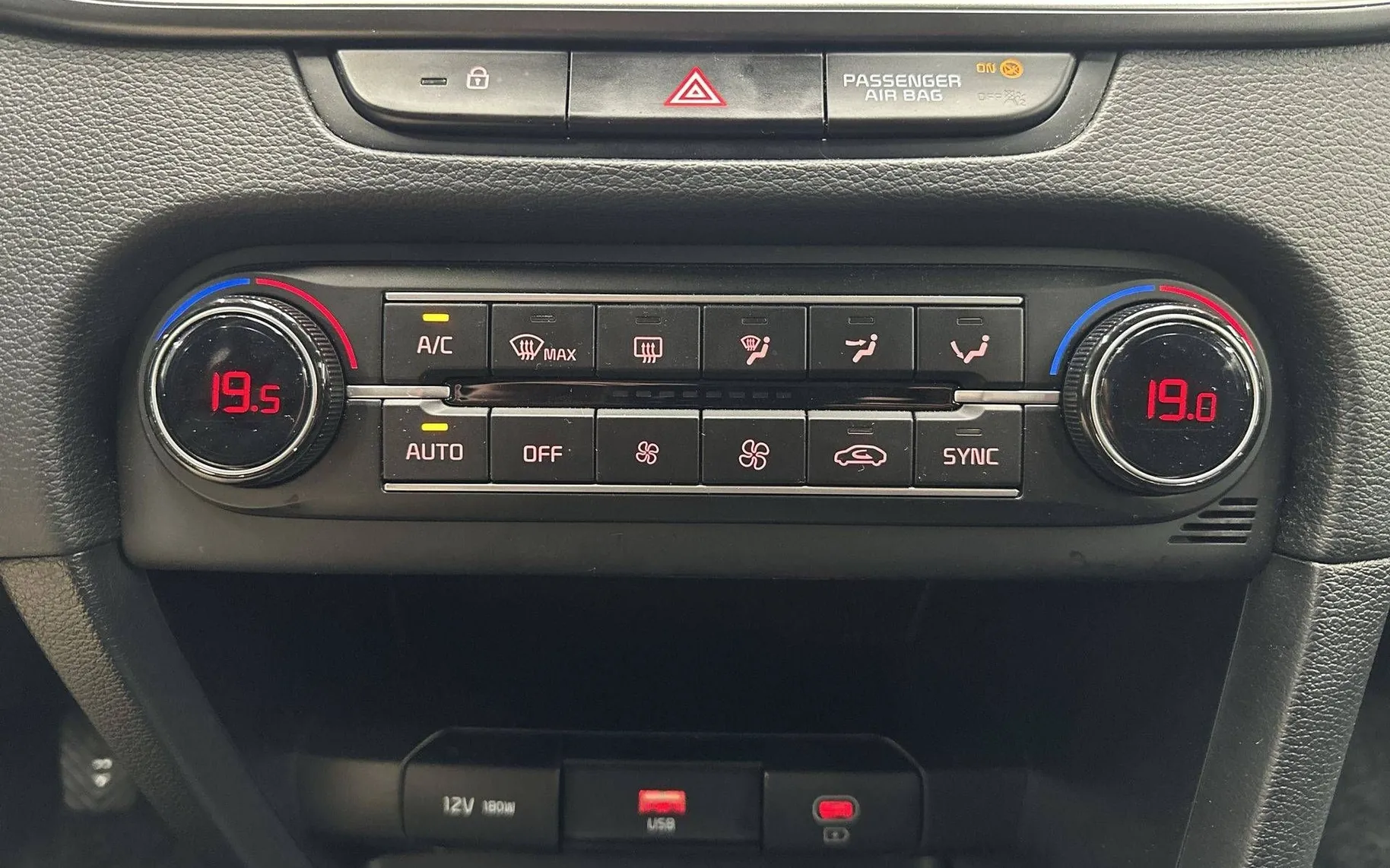 Notranja slika - KIA Ceed SW - 1.5 T-GDI LX Champion+ ISG - 19