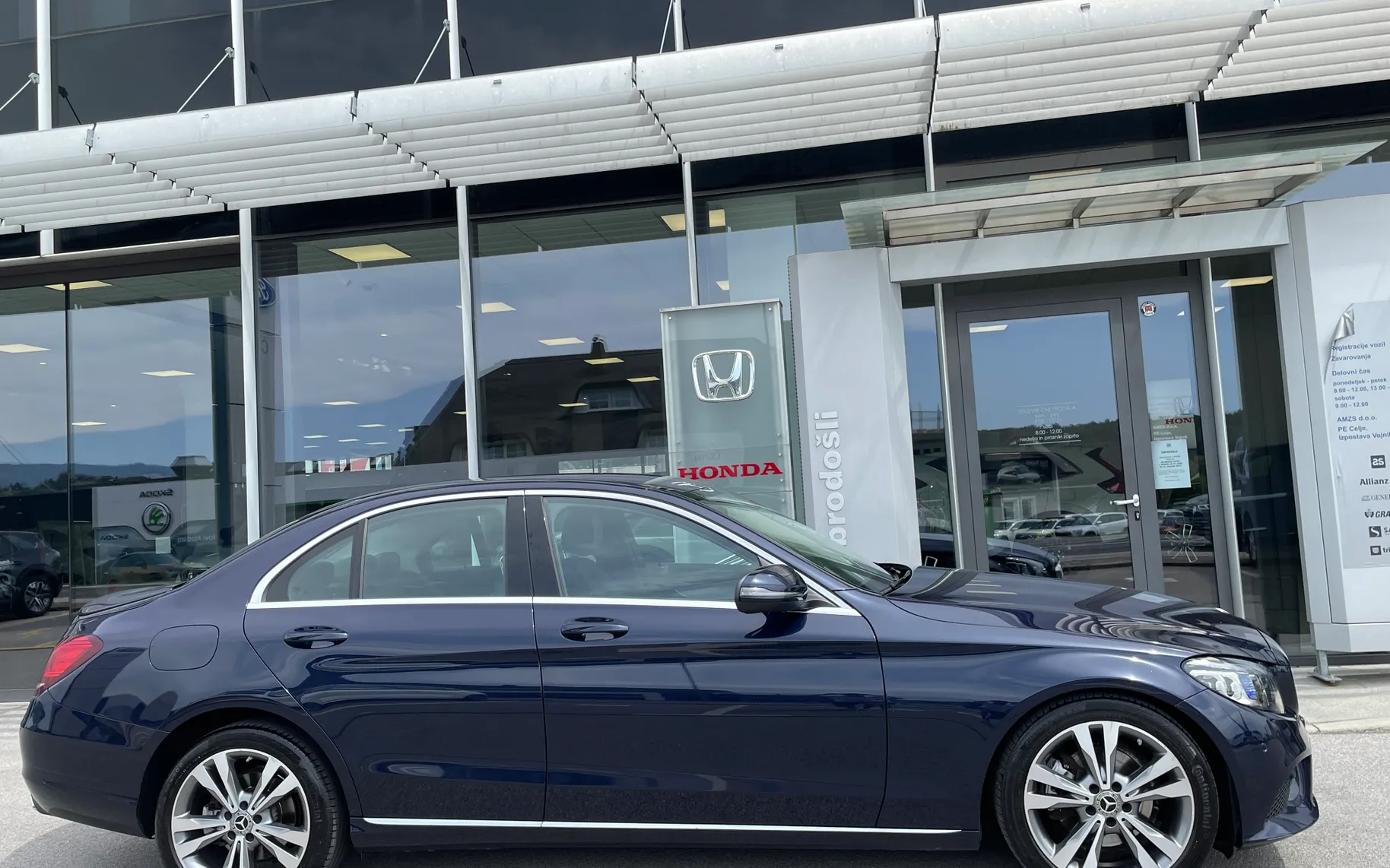 Zunanja slika - Mercedes-Benz C-Razred - 220d-AUT-AVANTGARDE-MULTIBEAM-NAVI-SLO-PREMIUM - 5