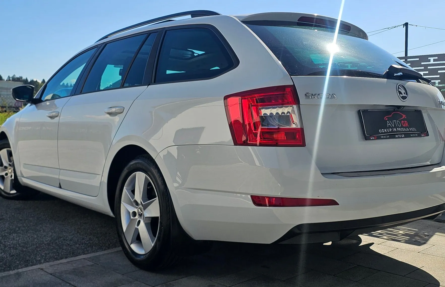 Zunanja slika - Škoda Octavia - Combi 1.6 TDI -PANORAMA-KAMERA-PDC-ODLIČNA-KREDIT - 8