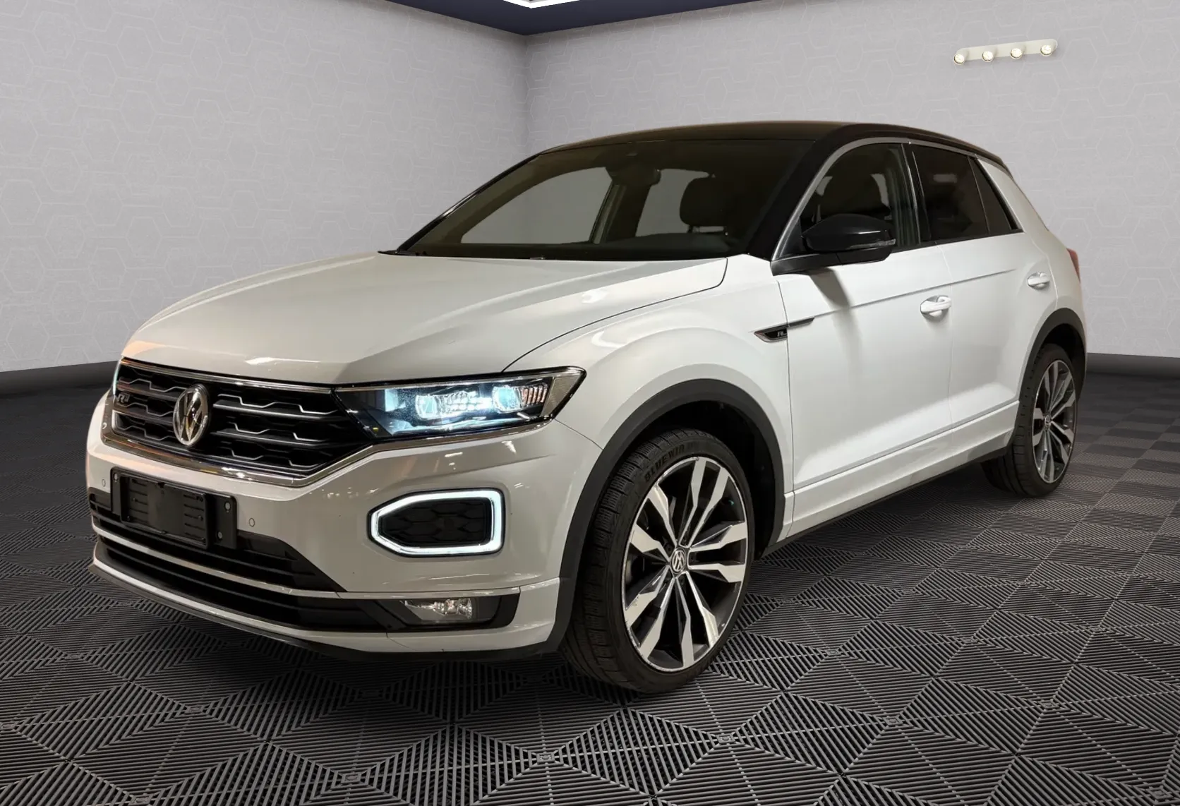 Zunanja slika - Volkswagen T-Roc - 1.5 TSI R LINE - 1