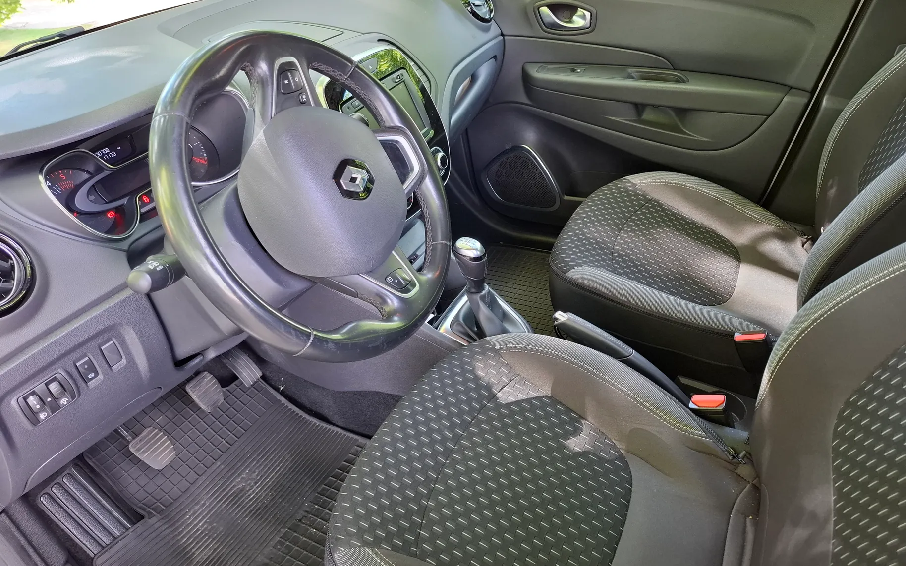 Notranja slika - Renault Captur - dCi 90 Intens - 6