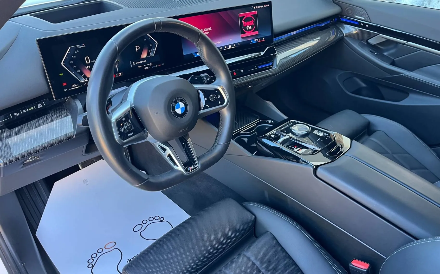 Notranja slika - BMW serija 5 Touring: - 520d  Avt.-M SPORT-1 LASTNIK-37400 KM-KOT NOVA - 9