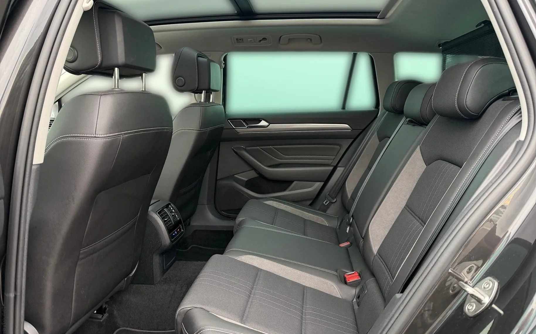 Notranja slika - Volkswagen Passat Alltrack - 4motion 2.0 TDI DSG-Panorama-Keyless-HeadUp-Kame - 11