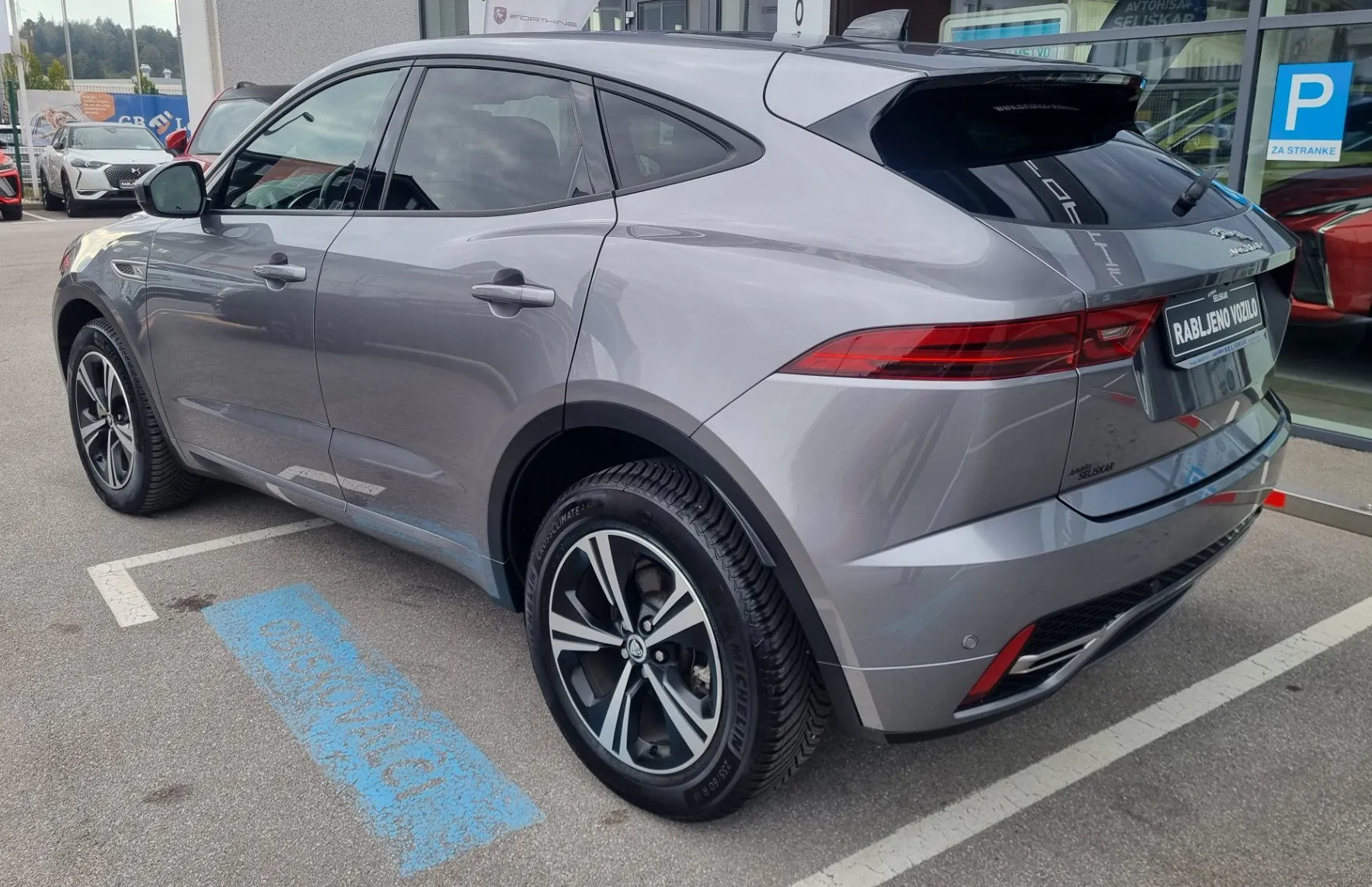 Zunanja slika - Jaguar E-PACE - 2.0 D165 MHEV R-DYNAMIC AWD - AVTOMATIK - ODLIČEN - 6