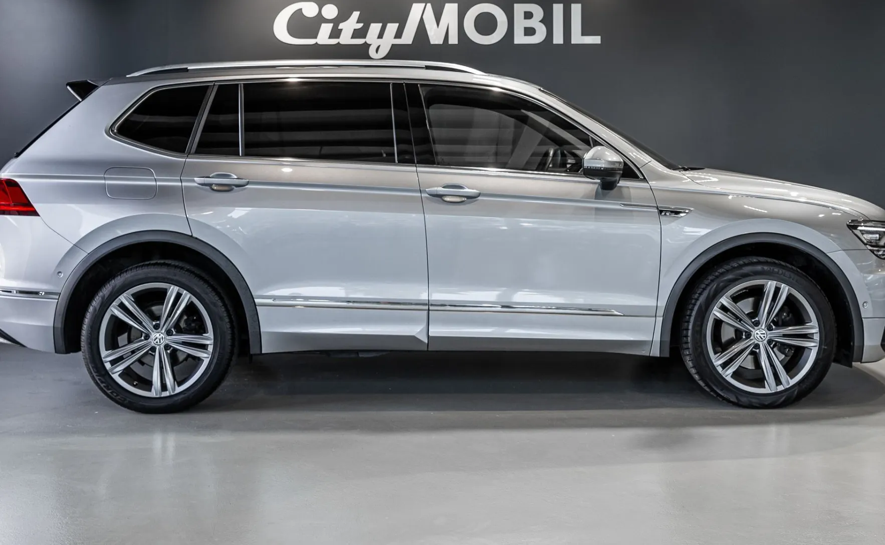Zunanja slika - VW Tiguan Allspace - 2.0TSI-R LINE-7SED-HEAD UP-PANO-360-ACC-NAVI-USNJ - 3