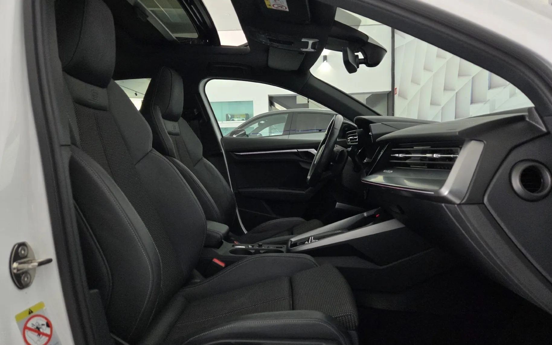 Notranja slika - Audi - A3 Sportback 40 TDI quattro S line S tronic - 13