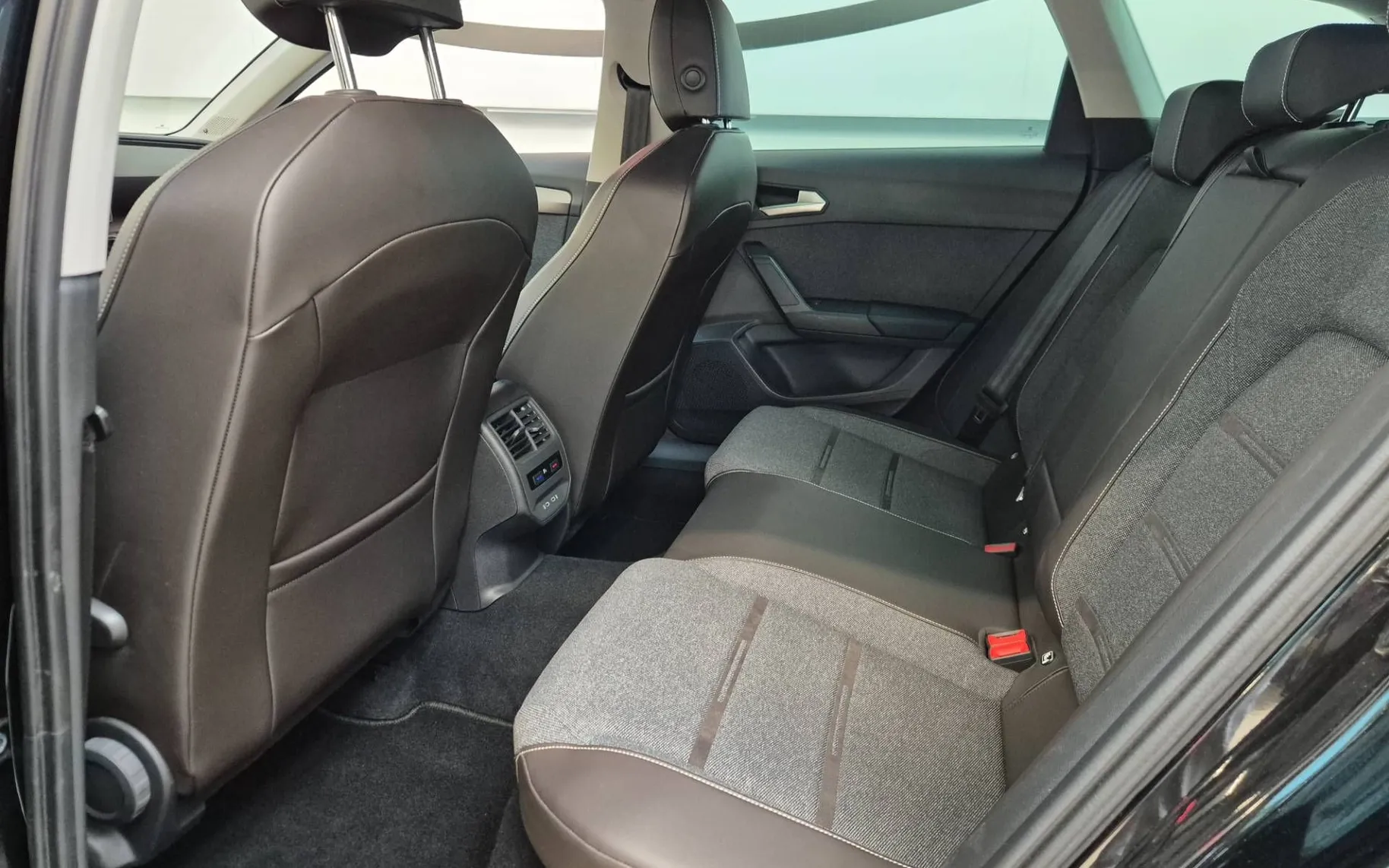 Notranja slika - Seat Leon - ST 2.0 TDI Style DSG - 9