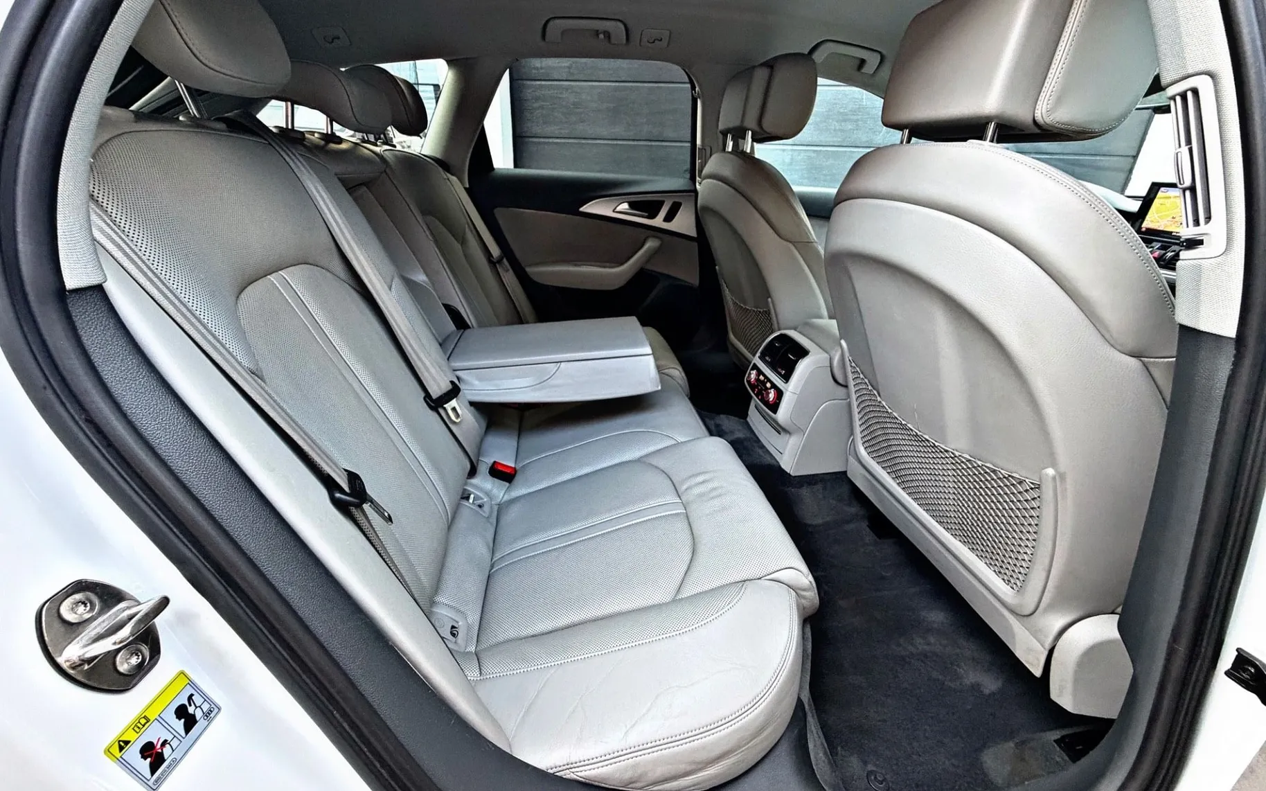 Notranja slika - Audi A6 Avant - 3.0 TDI QUATTRO S LINE•NIGHT VISION•360•ZRAČNO•A.. - 11