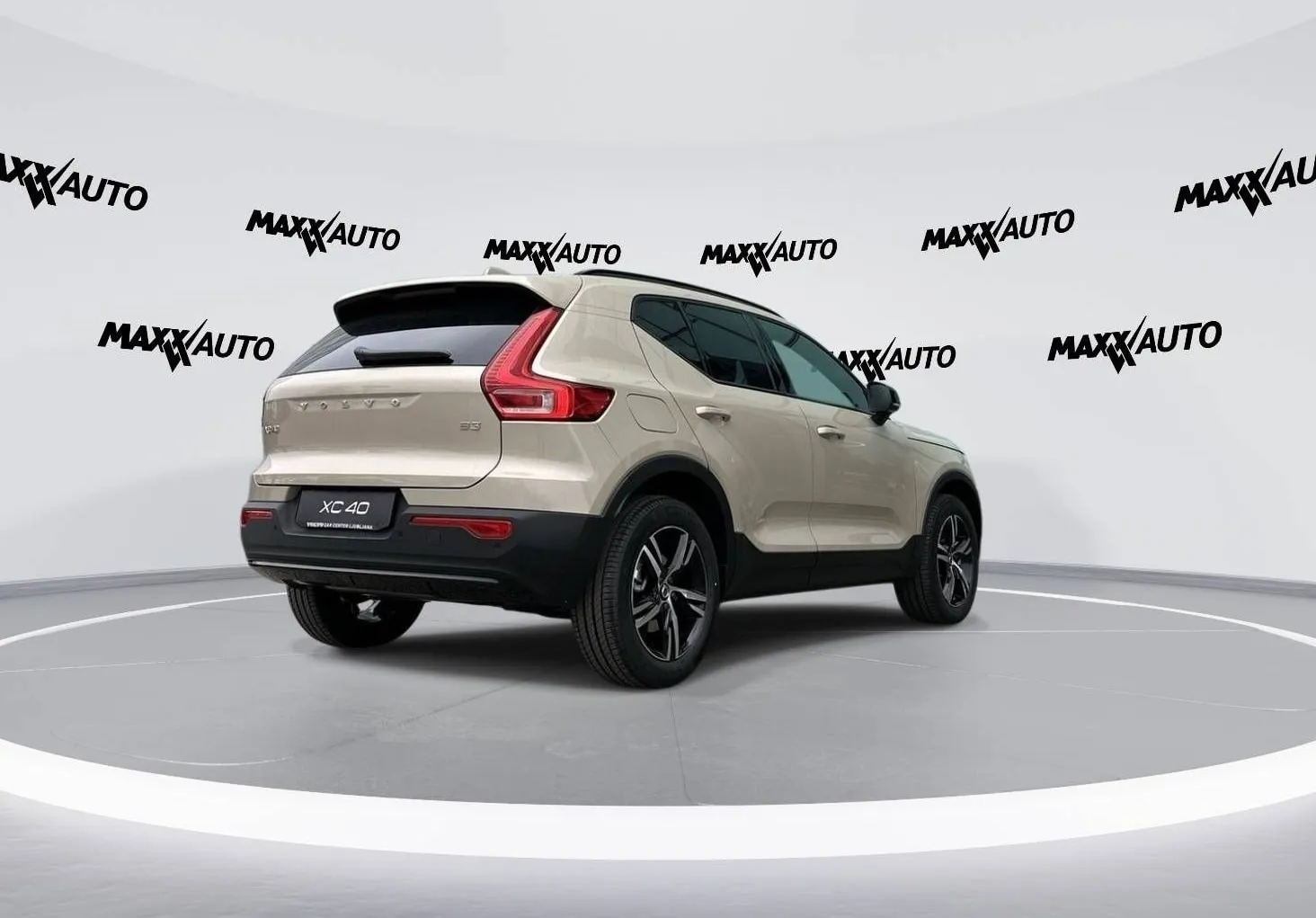 Zunanja slika - Volvo XC40 - B3 P Plus Dark AT DCT - 5