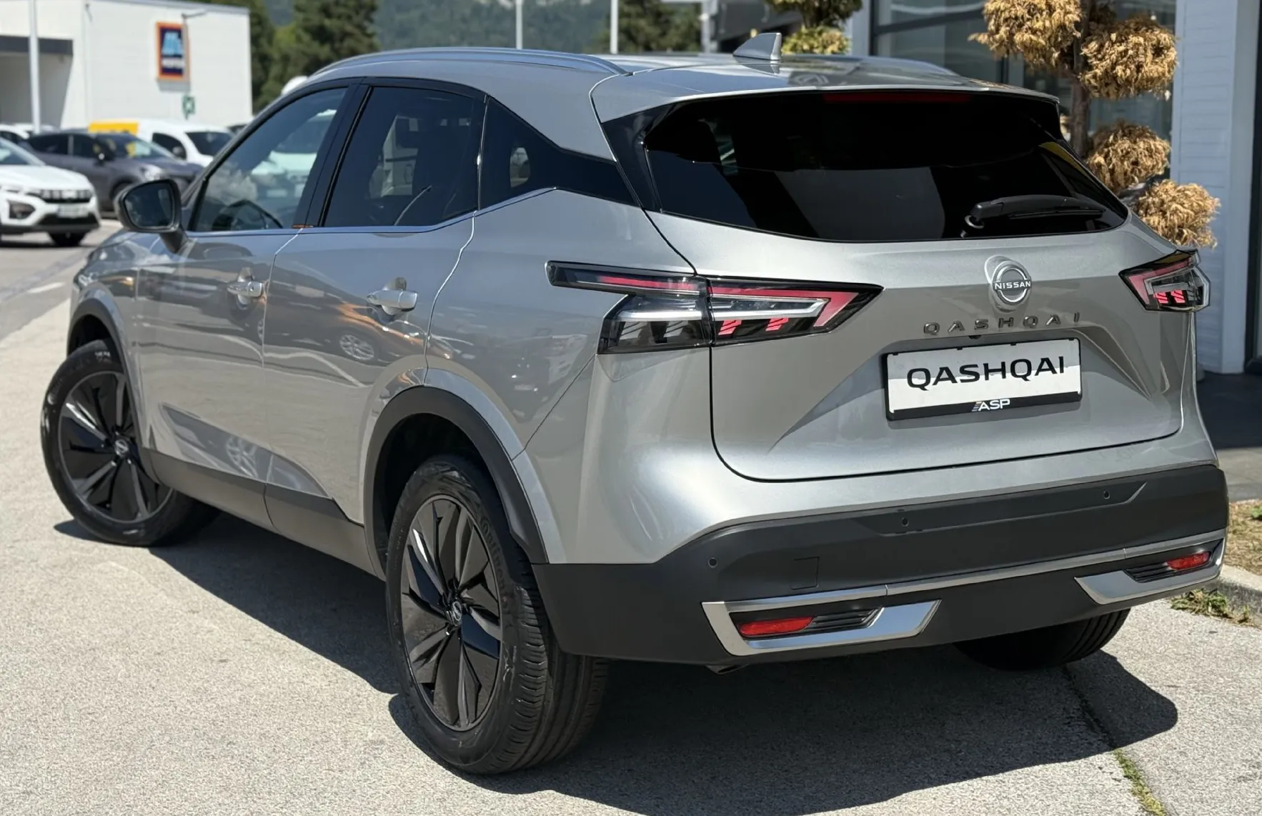 Zunanja slika - Nissan Qashqai - 1.3 DIG-T Mild Hyb.158 2WD X-Tron.TEKNA - 4