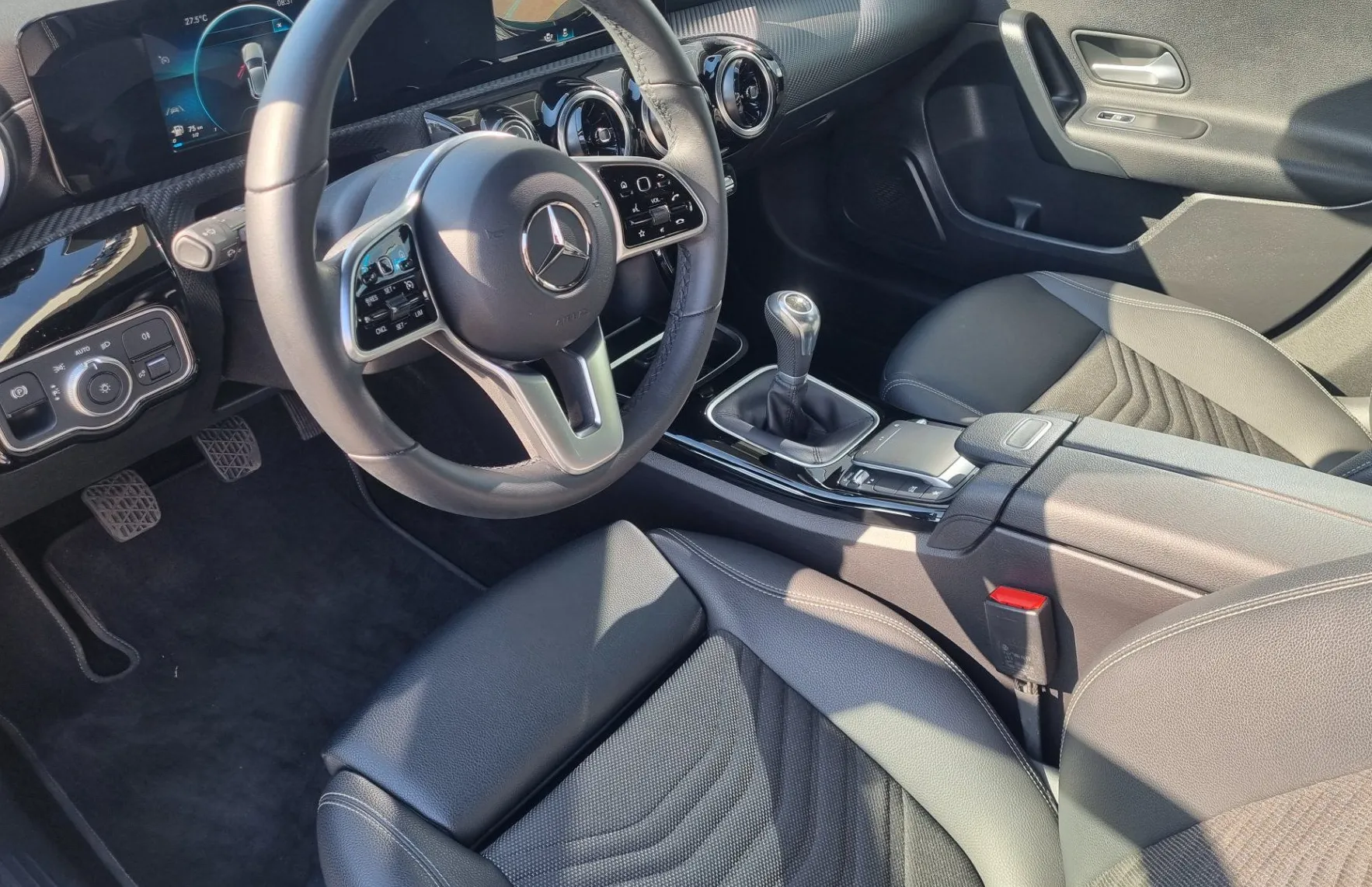 Zunanja slika - Mercedes-Benz A-Razred - A160 KAMERA-DAB-TEMPOMAT...  ODLIČNO OHRANJEN - 8