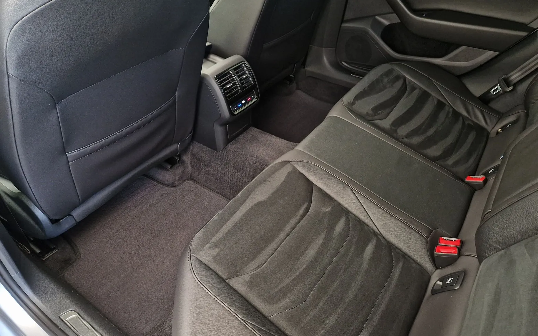 Notranja slika - VW Arteon - 2.0TDI-DSG-VIRTUAL-PANORAMA-KAMERA-19COL-2XLED-A.. - 11