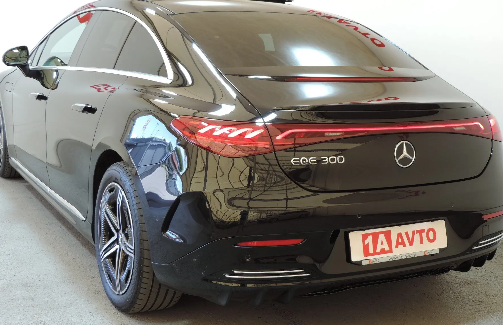 Zunanja slika - Mercedes-Benz EQE - 300 Amg Line ACC-KAMERA-PANORAMA - 7