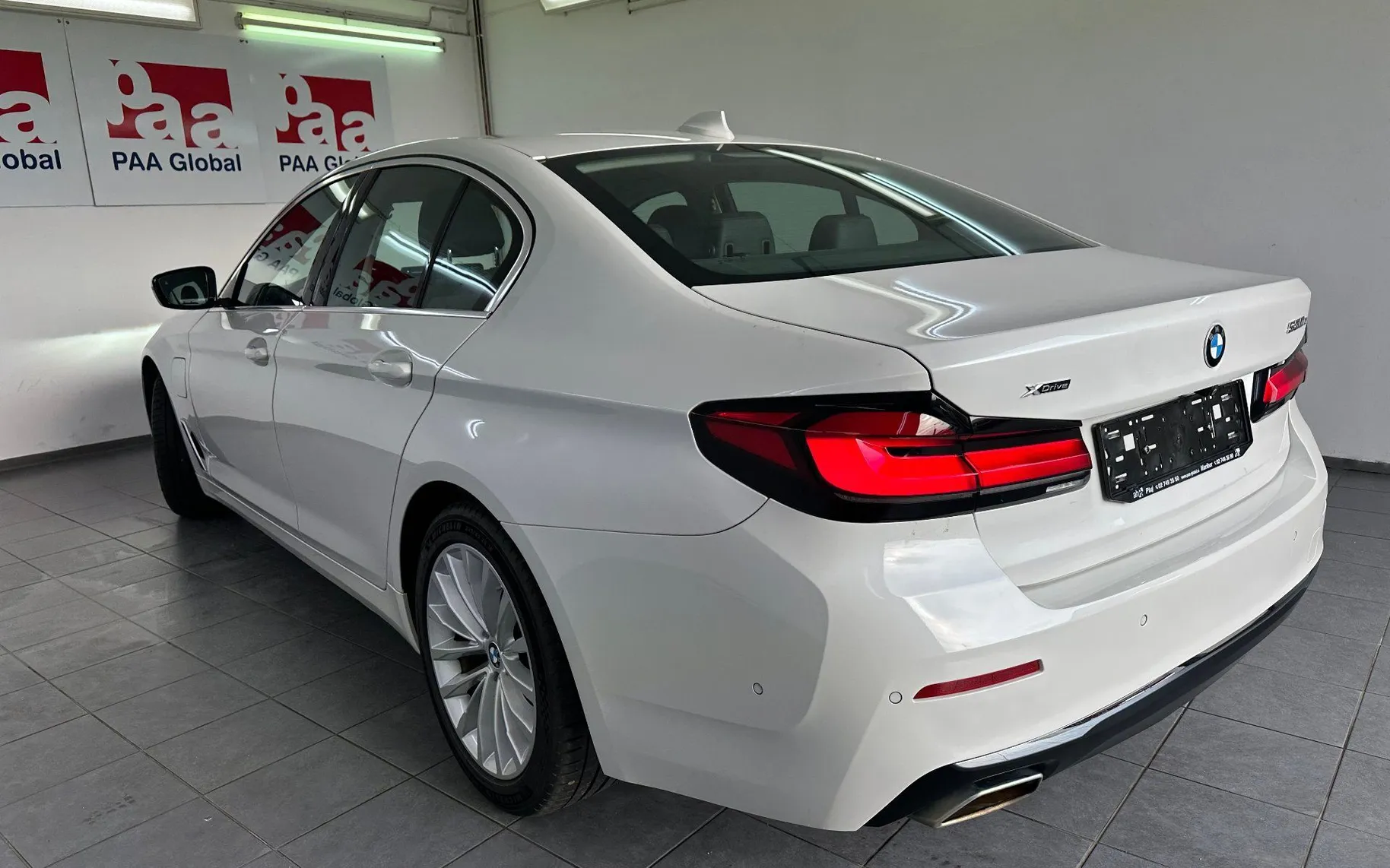 Zunanja slika - BMW 5 Series ActiveHybrid - 530e xDrive LUXURY.KAMERA.NAVI.USNJE.LED.AL - 3