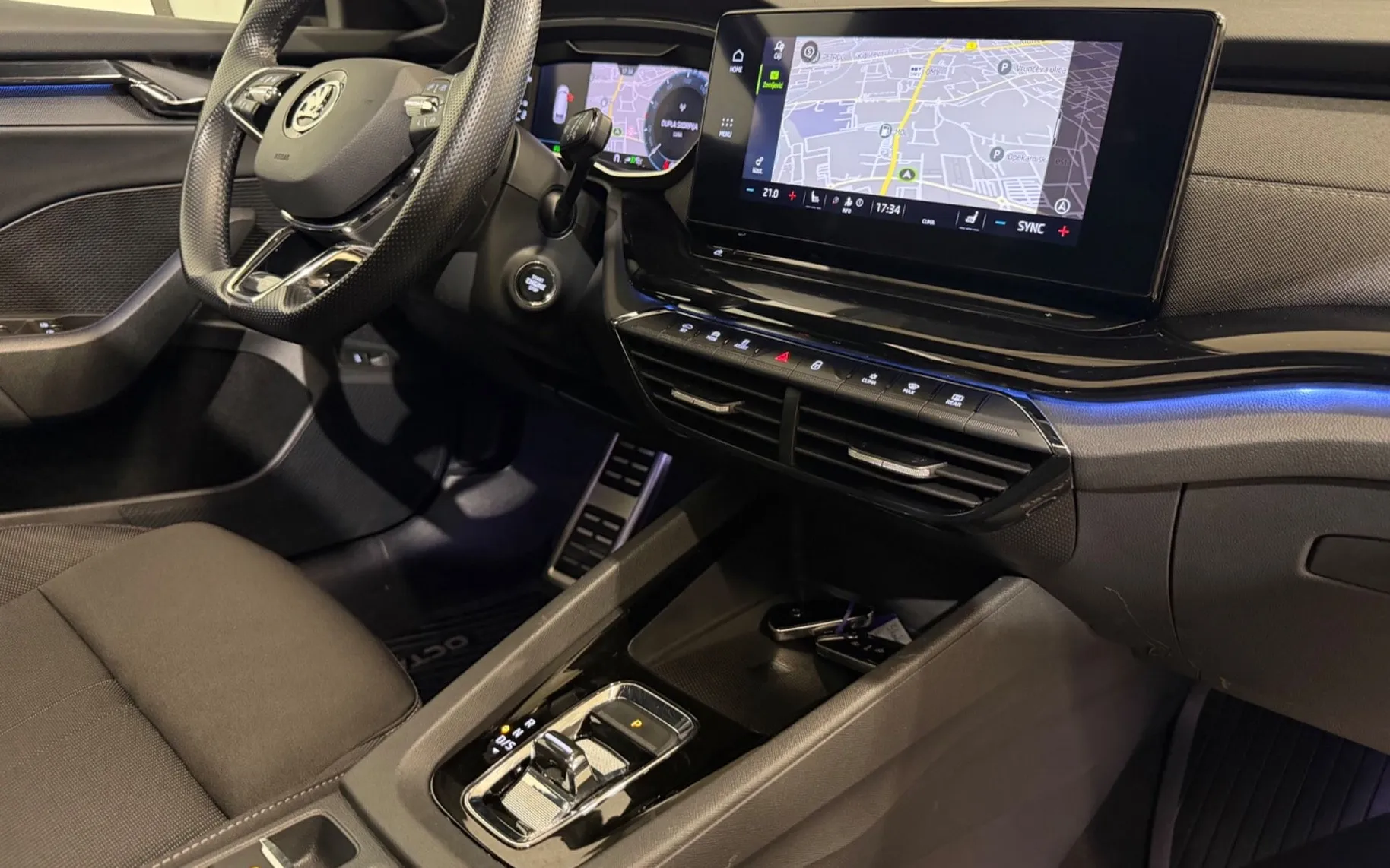 Notranja slika - Škoda Octavia - 2.0 TDI-SPORTLINE-VIRTUAL-PANO-MATRIX-KAMERA-DSG - 12