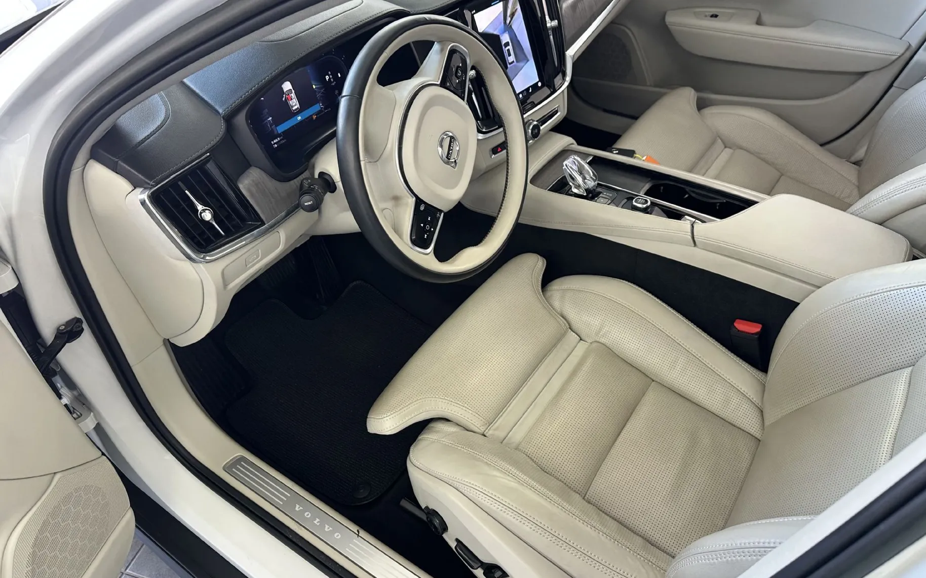 Notranja slika - Volvo V90 Cross Country - 2.0 B4 D Ultimate AWD.KAMERA.LED.PANORAMA - 9