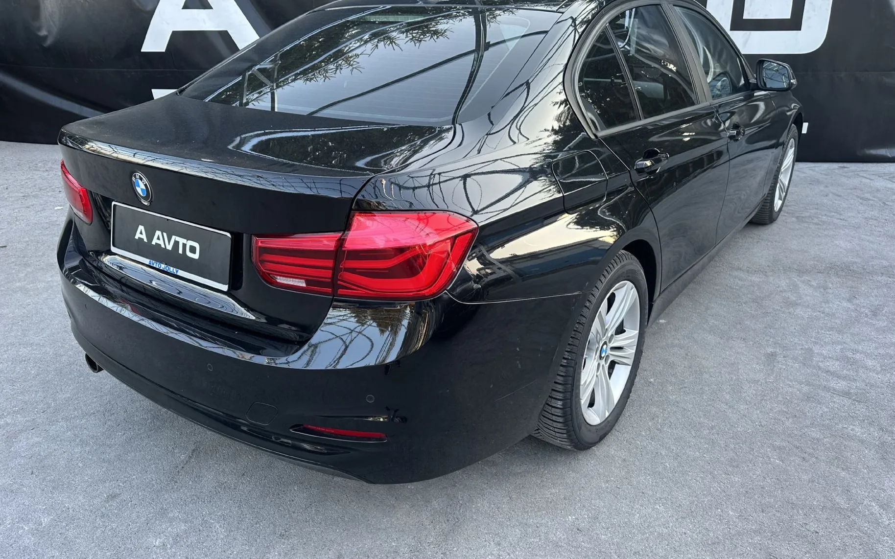 Zunanja slika - BMW Serija 3 - : 318i Advantage-NAVI-GRE.SEDEŽEV-2xPDC-TEMPOMAT-17C - 6