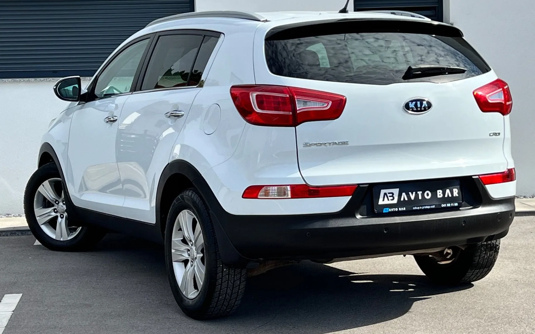 Notranja slika - KIA Sportage - 1.7 CRDi+SLO+ALU+PDC+USB - 8