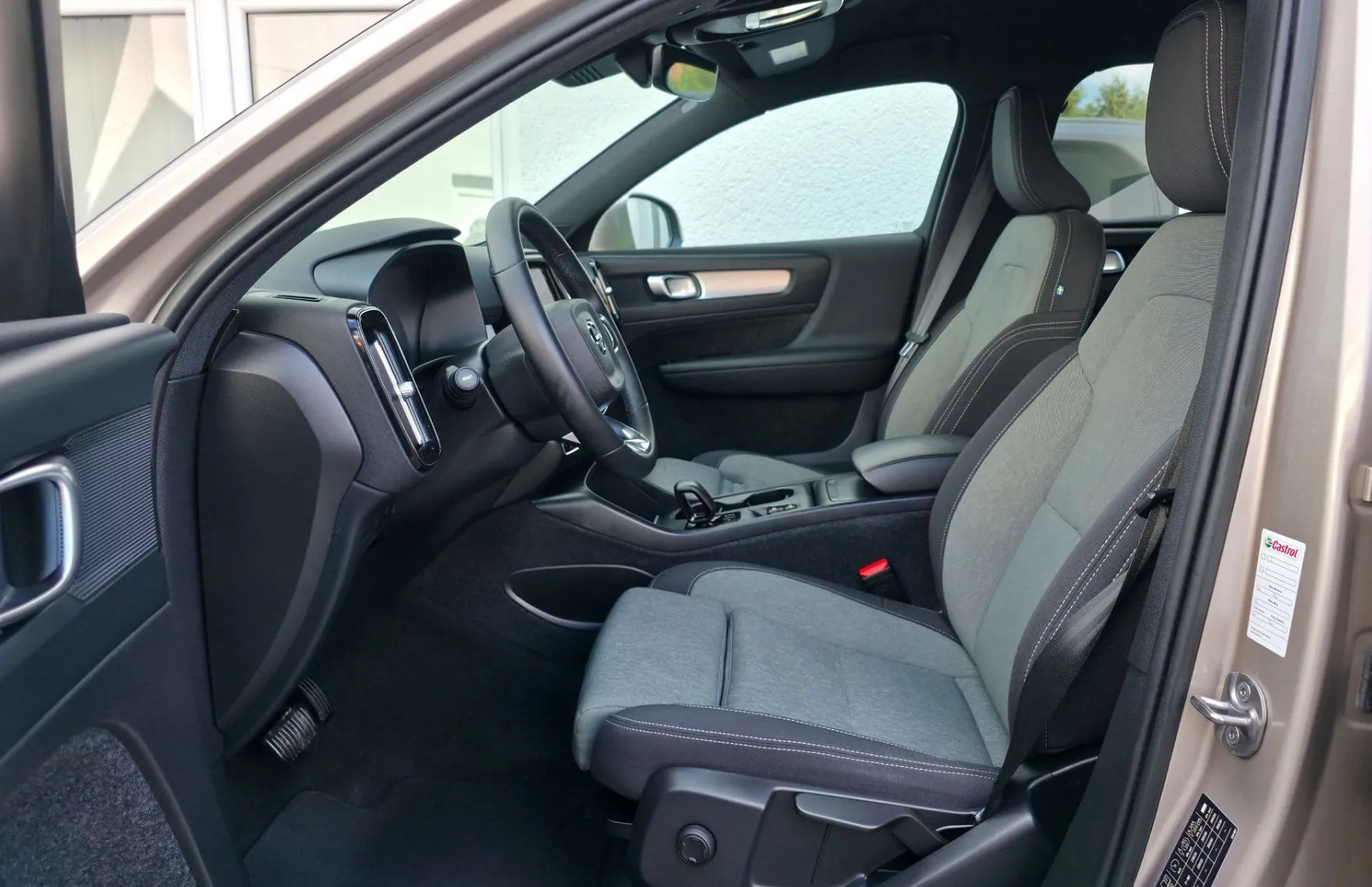 Zunanja slika - Volvo XC40 - B3P Core AT FULLED•TEMP•LANE•VIRTUAL•KEYLESS•17C• - 6