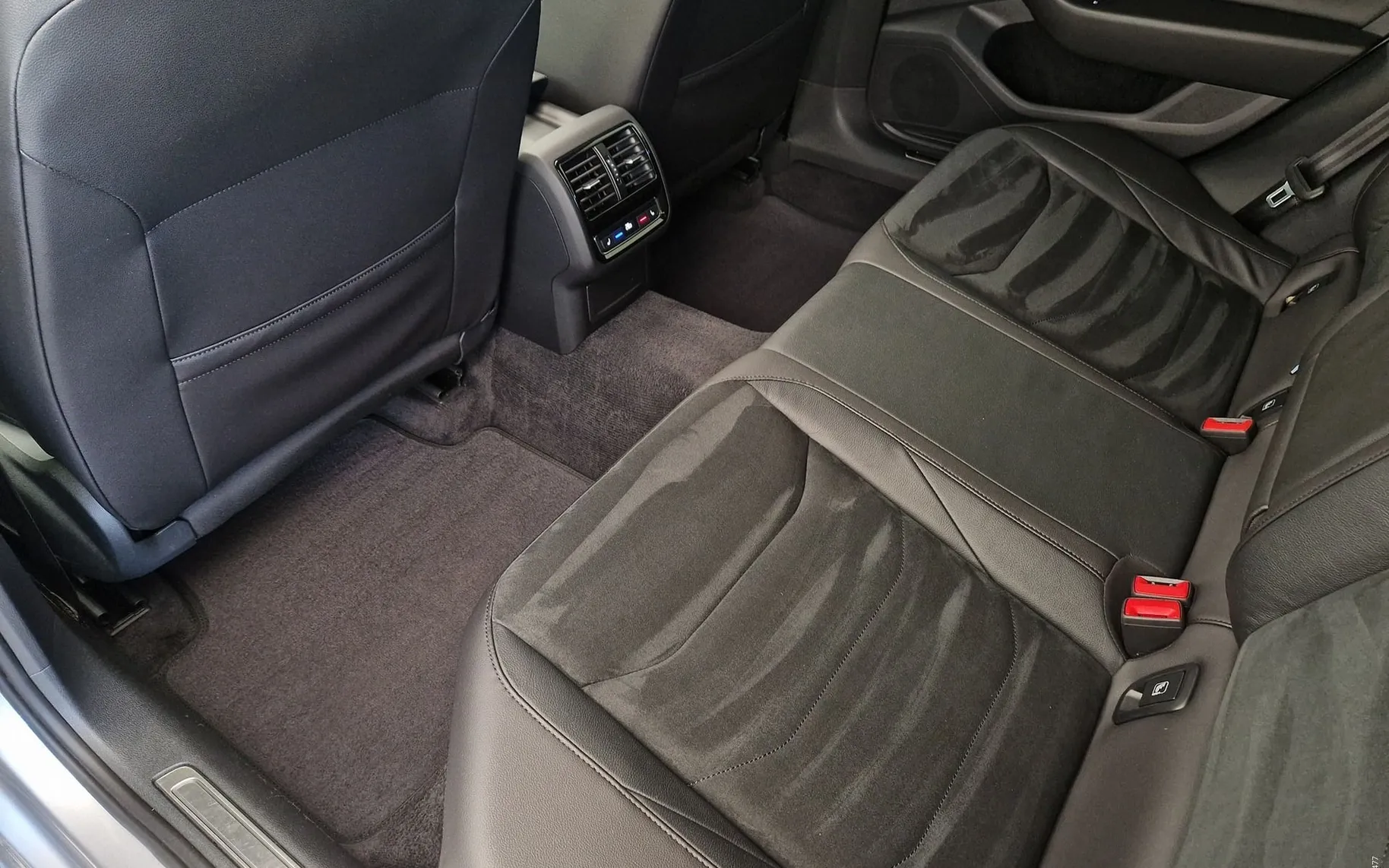 Notranja slika - VW Arteon - 2.0TDI-DSG-VIRTUAL-PANORAMA-KAMERA-19COL-2XLED-A.. - 11