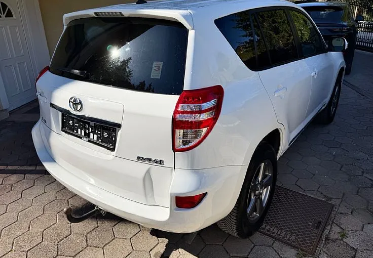 Zunanja slika - Toyota RAV4 - 2.2 D-4D . LASTNIK VLEČNA KLJUKA LETNO JAMSTVO - 6