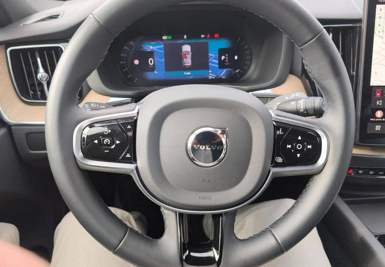 Zunanja slika - Volvo XC60 - B5P AWD Plus Dark Avt. - 13