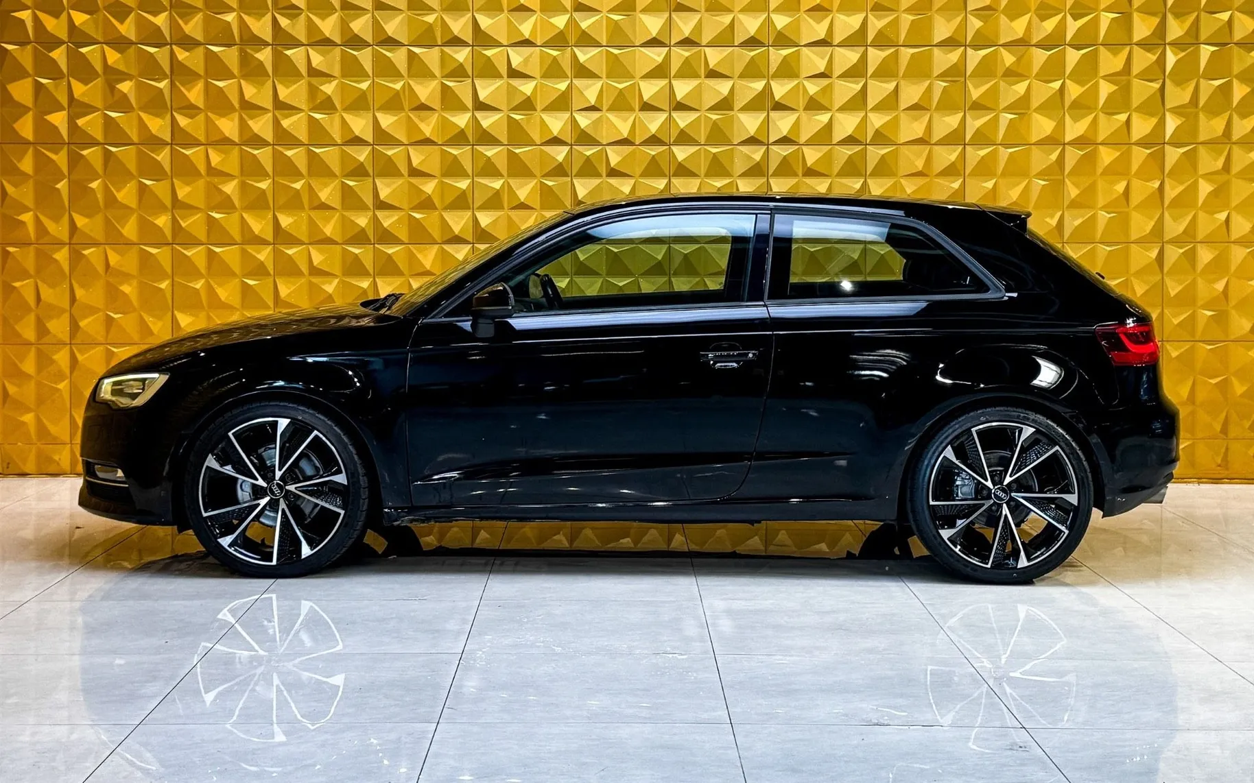 Zunanja slika - Audi A3 - 2.0 TDI AUT.-ALCANTARA-TEMP-BI XENON - 6