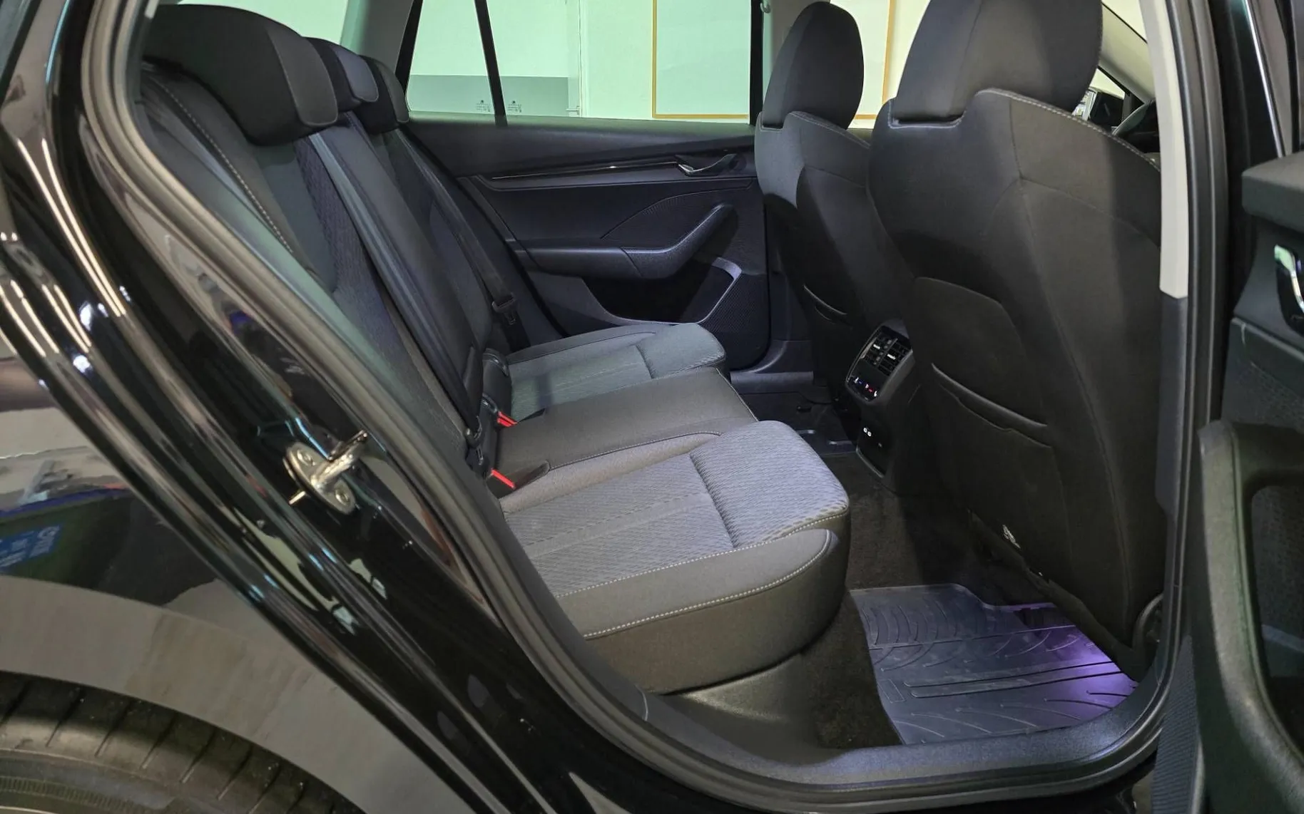 Notranja slika - Škoda Octavia - Combi 2.0 TDI Tour DSG - LED.kamera.masaža.kljuka - 19