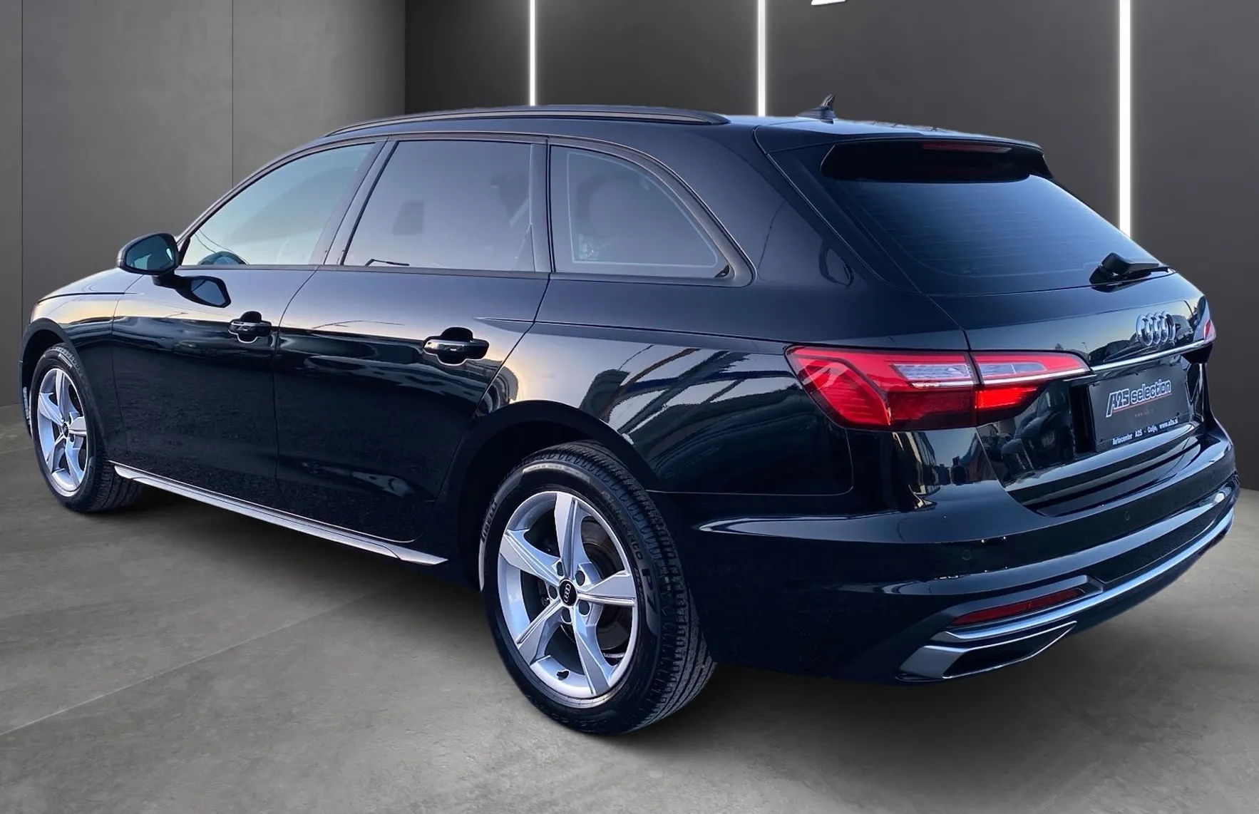 Zunanja slika - Audi A4 - Avant 30 TDI S tronic Advanced-17 COL-LED-Ogrevana sed.. - 4