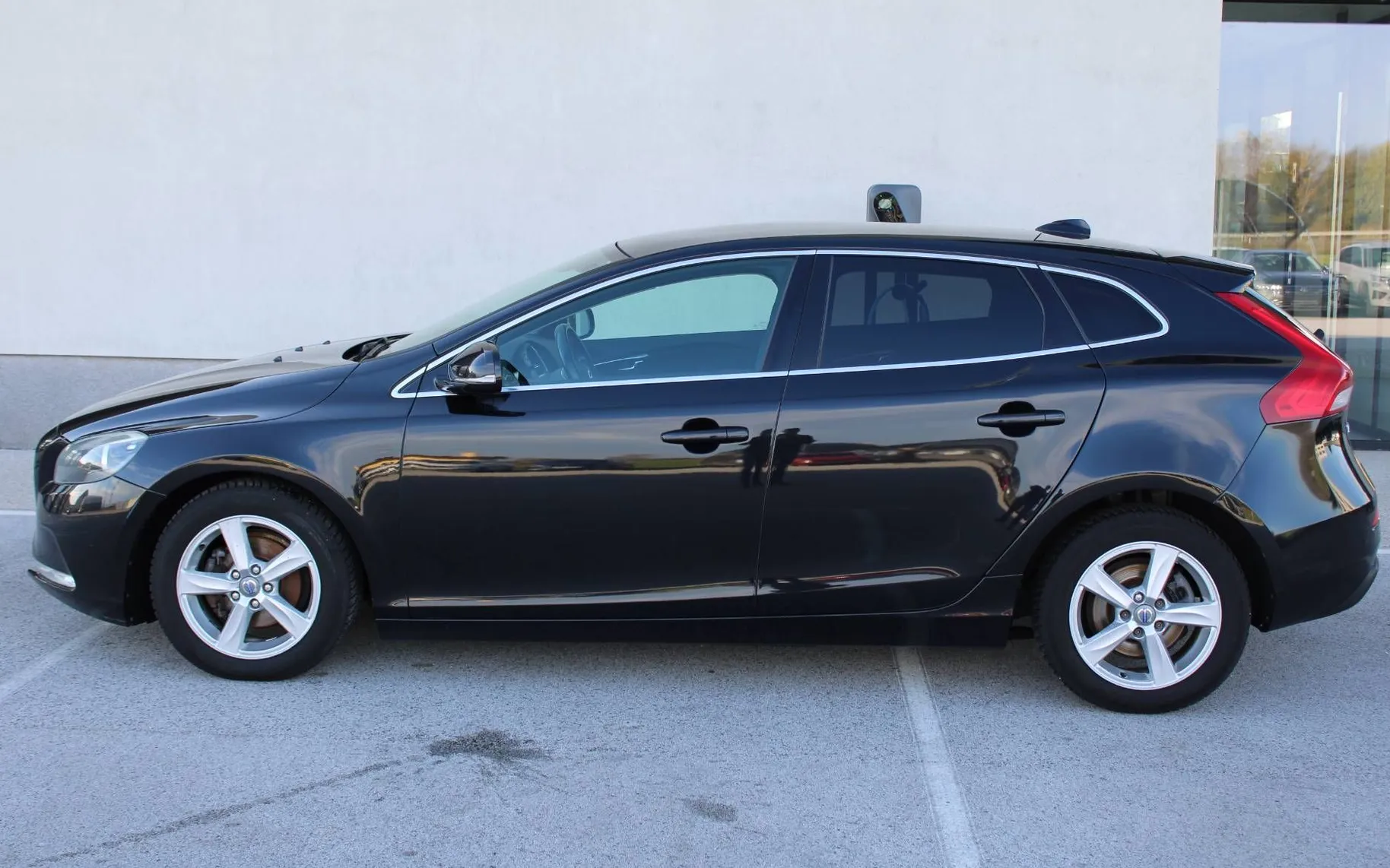 Zunanja slika - Volvo V40 - D2 Momentum PANO KAMERA NAVI PDC AVTO.KLIMA... - 4
