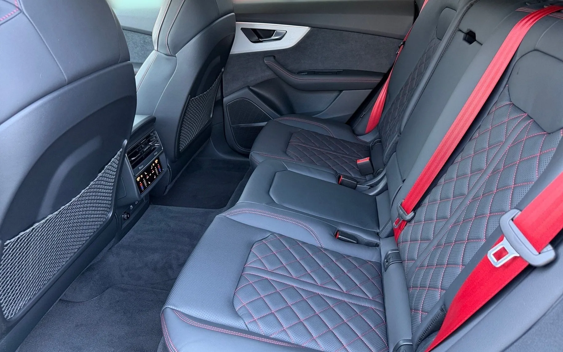 Notranja slika - Audi Q8 - quattro 50 TDI Tiptronic - 11