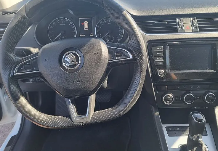 Zunanja slika - Škoda Octavia - Combi 1.6 TDI Ambition DSG EL. KUFERAM.BI XSENON - 10