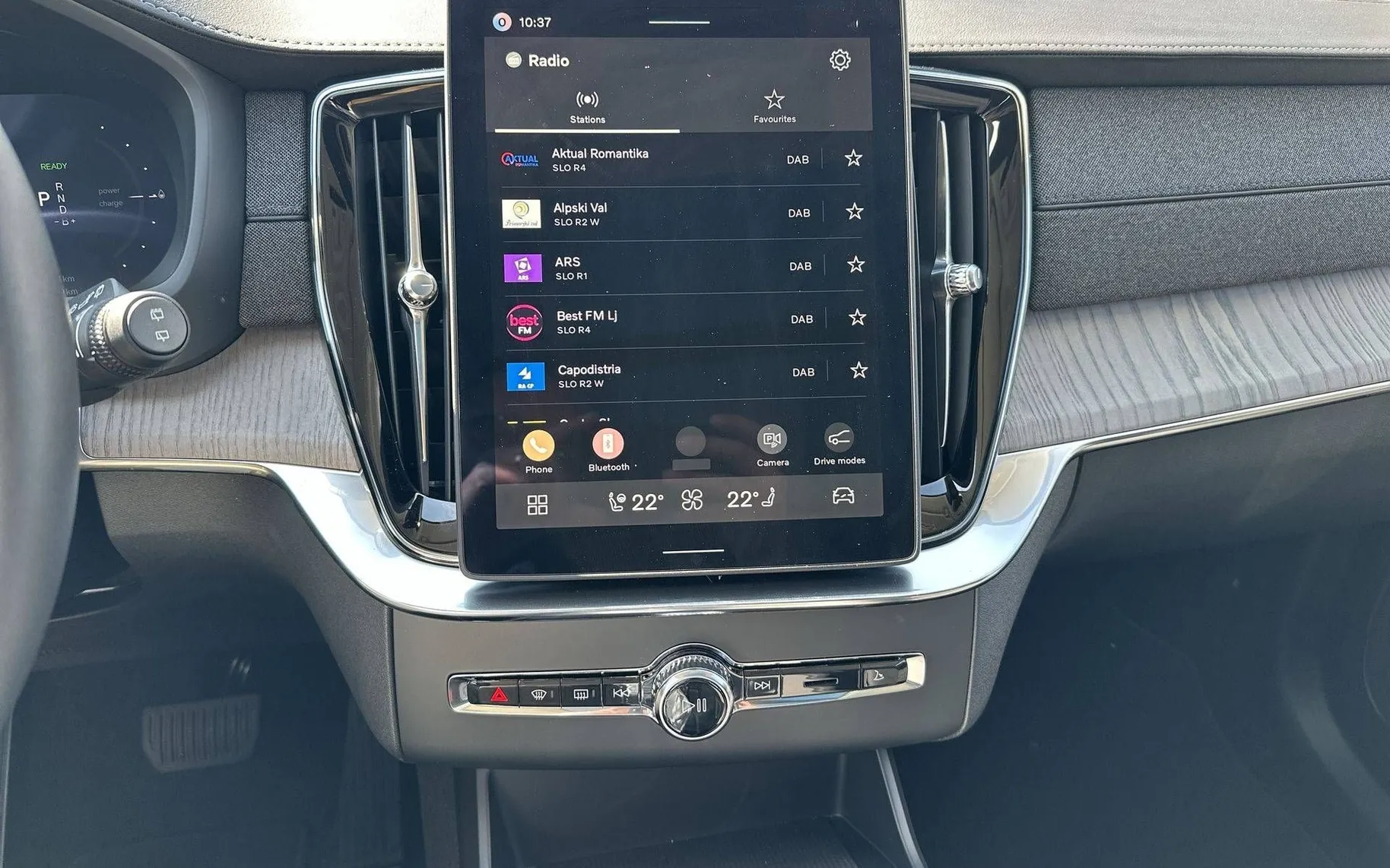 Notranja slika - Volvo XC90 - T8 AWD PLUG-IN HYBRID ULTRA DARK – 7 SEDEŽEV - 16